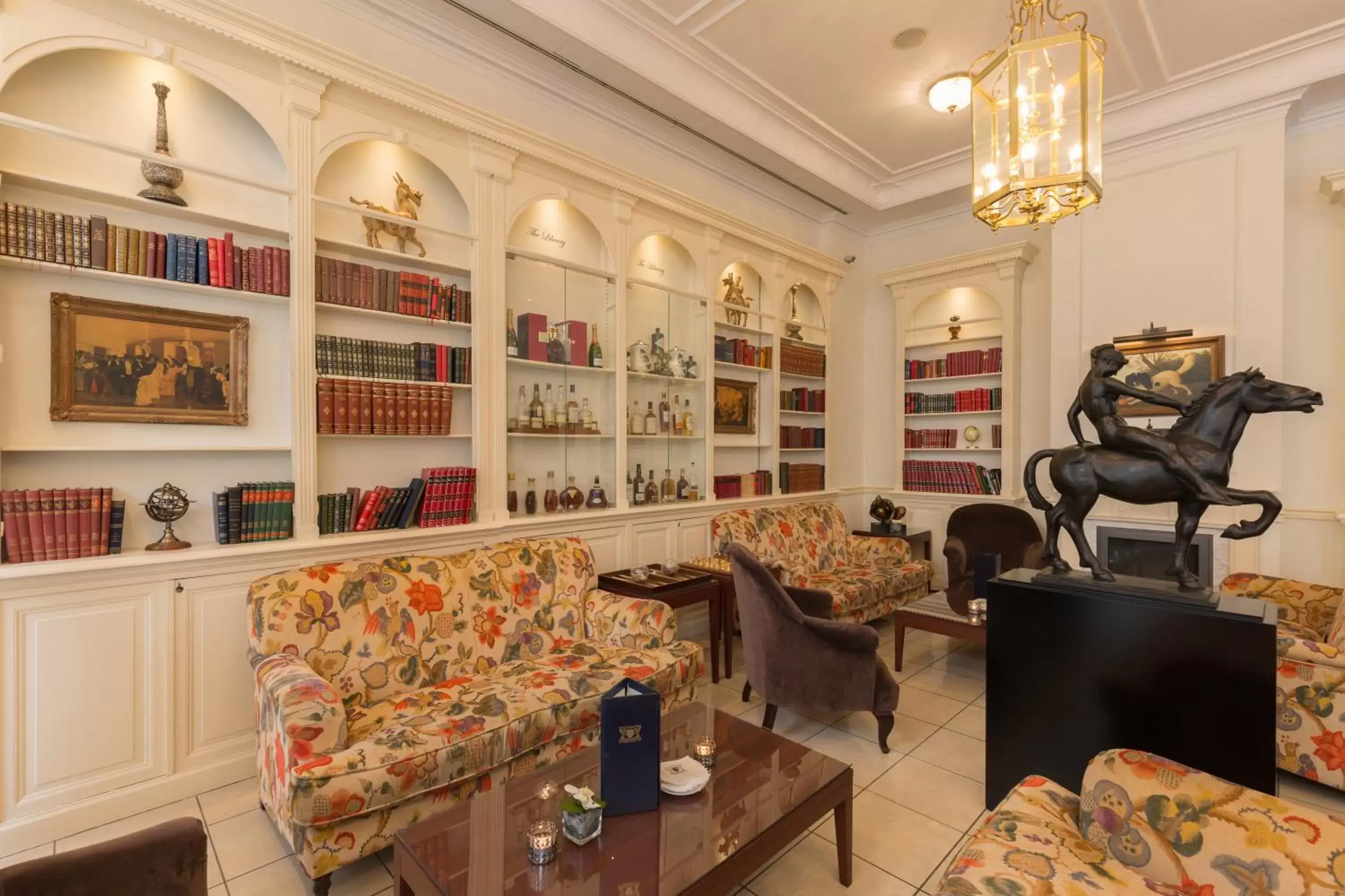 Lounge or bar in Stanhope Hotel by Thon Hotels