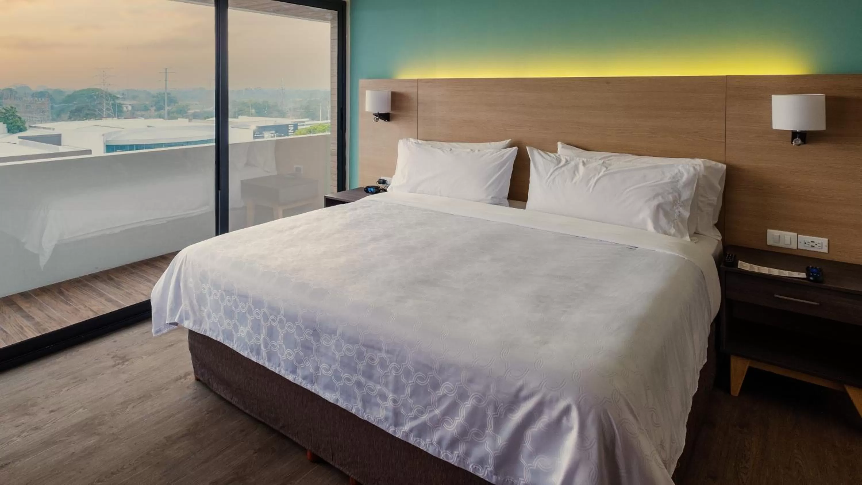 Photo of the whole room, Bed in Staybridge Suites - Villahermosa Tabasco by IHG