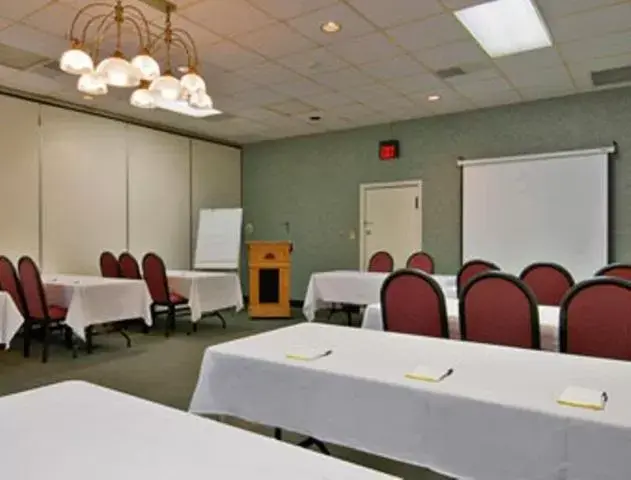 Business facilities in Days Inn by Wyndham Madisonville