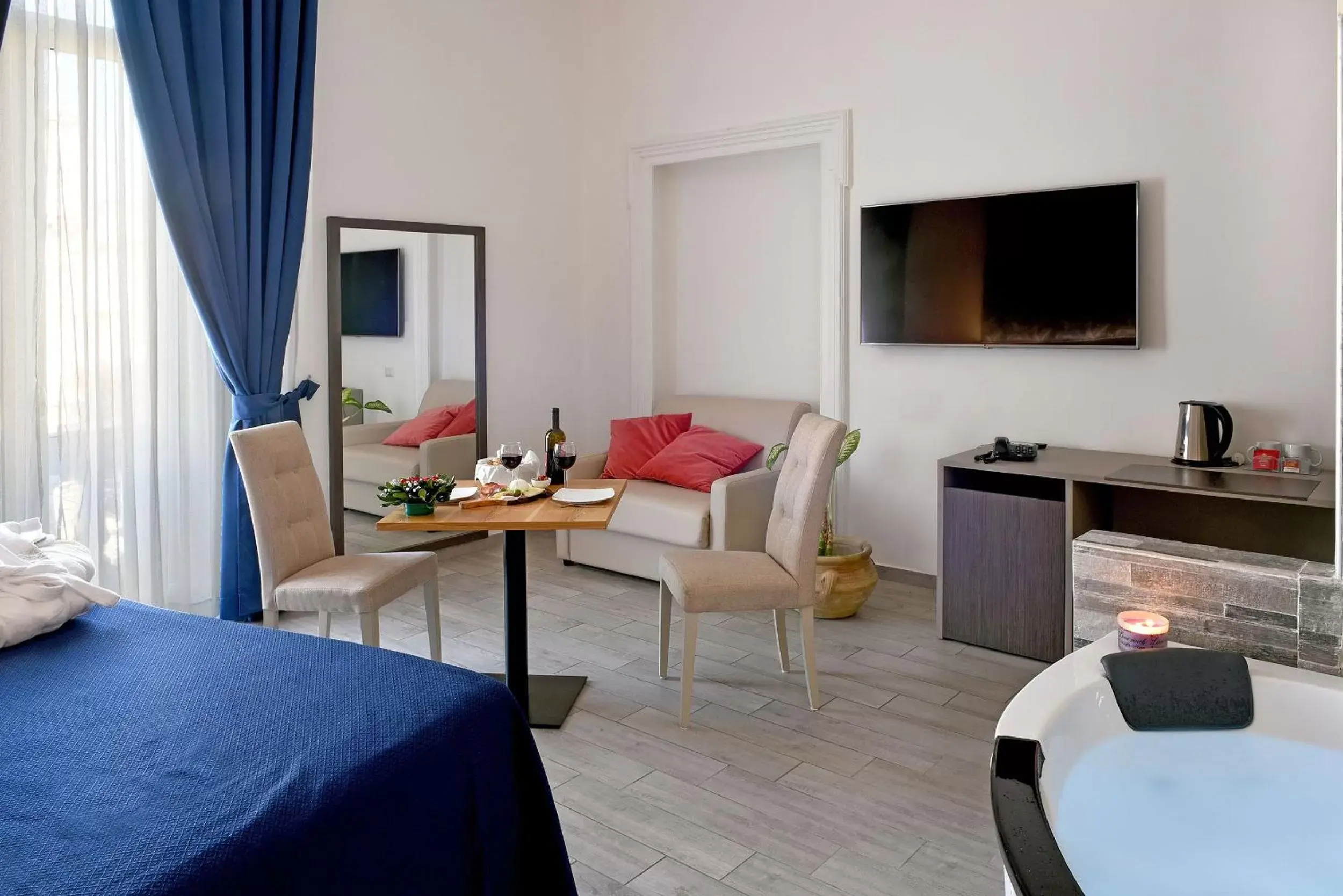 Photo of the whole room, Seating Area in Barbarella HOTEL SPA