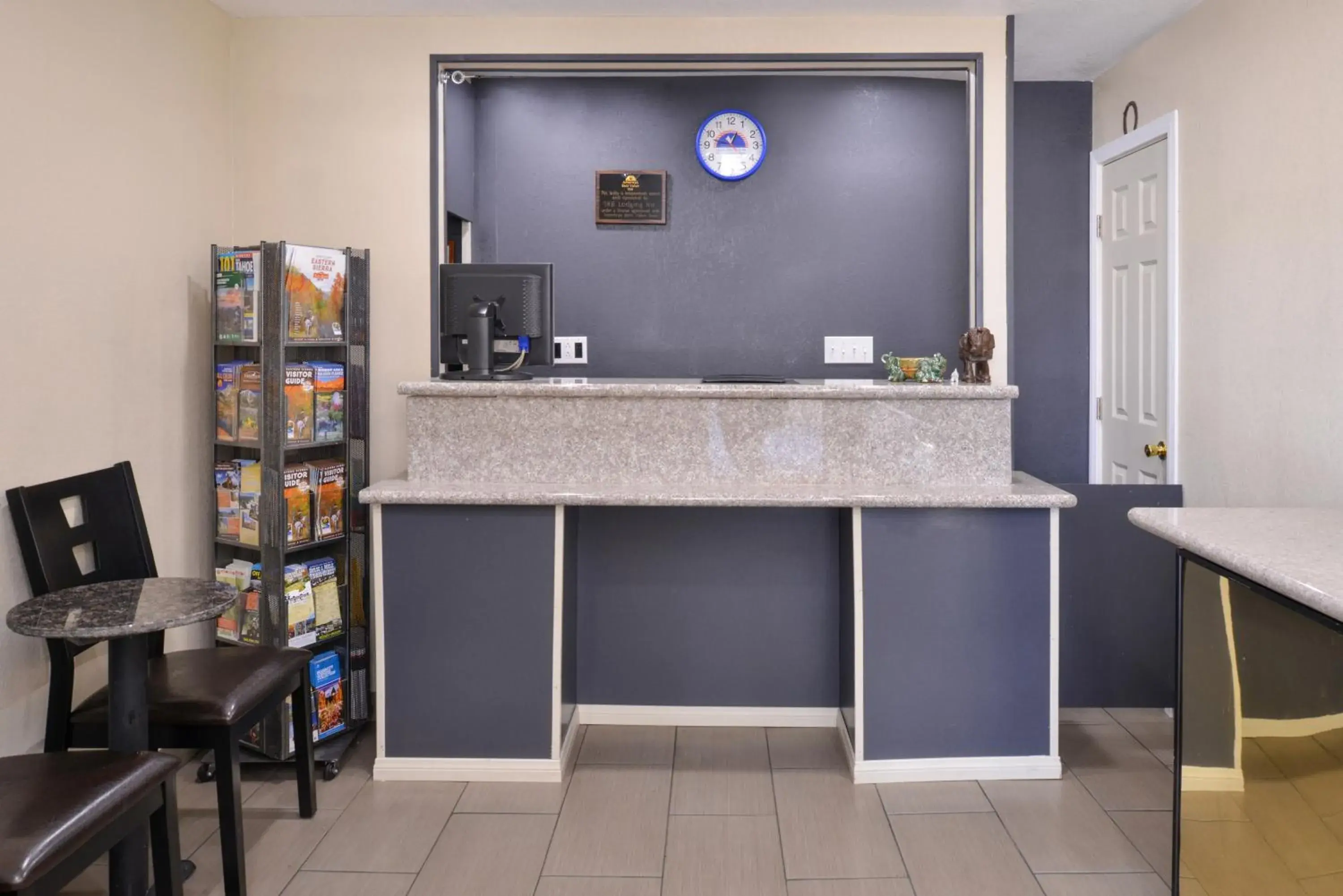 Lobby or reception in Bishop Inn Lobby or reception in Bishop Inn