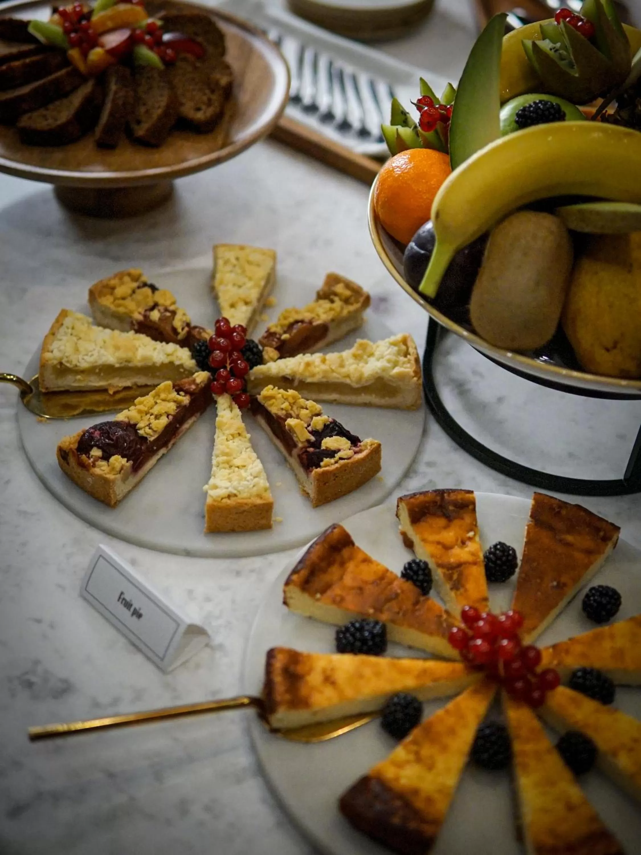 Food and drinks in Queen's Court Hotel & Residence