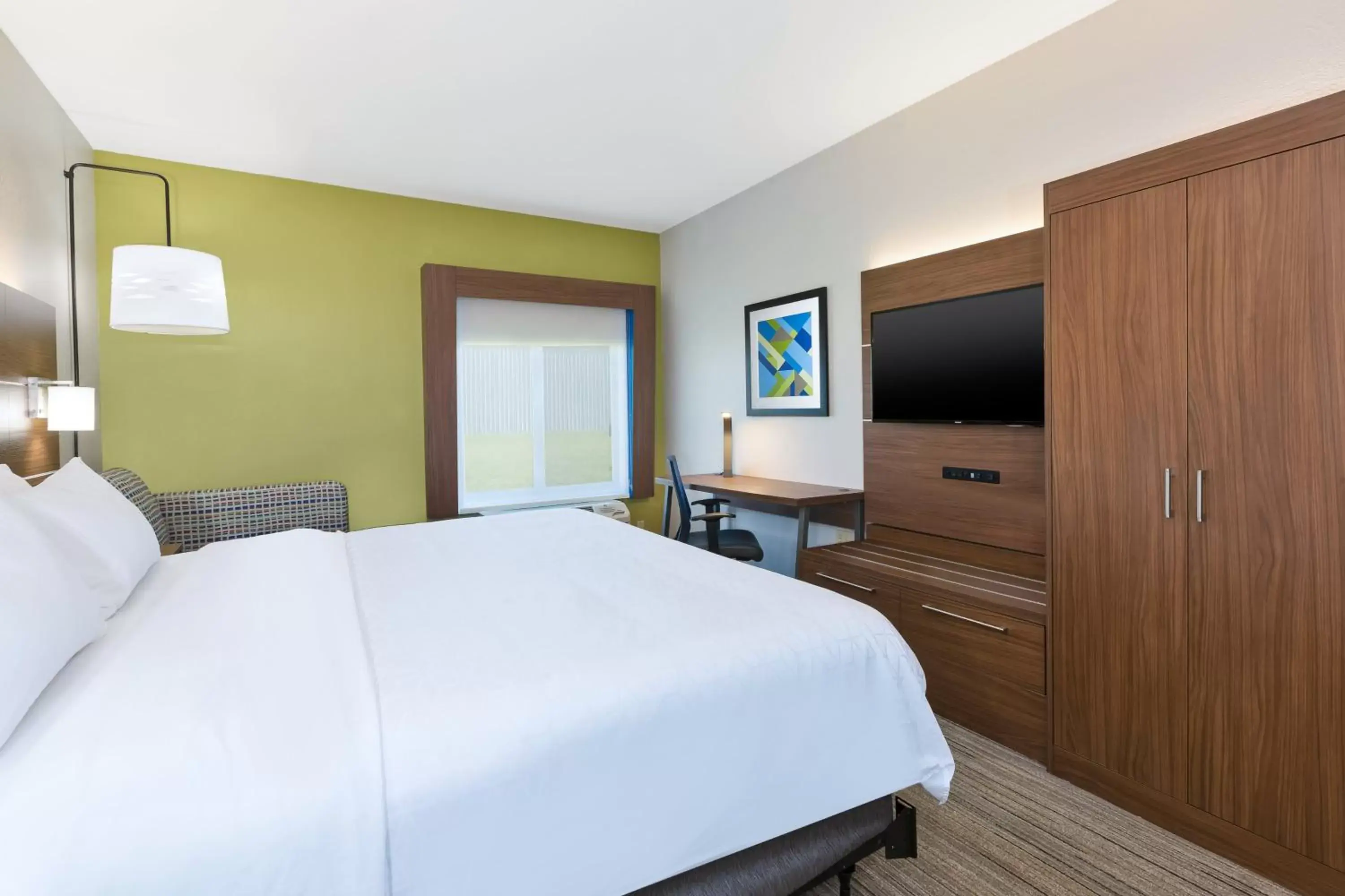 Photo of the whole room, Bed in Holiday Inn Express and Suites Three Rivers, an IHG Hotel