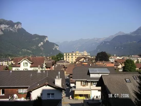 Hotel Sherlock Holmes & Khana Restaurant "nur 200 m zur Gondelbahn Hasliberg"