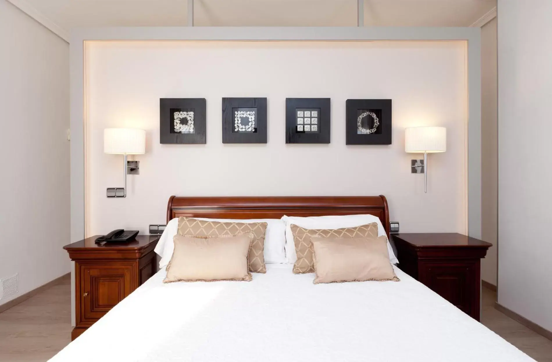 Bed in Hotel Villamadrid