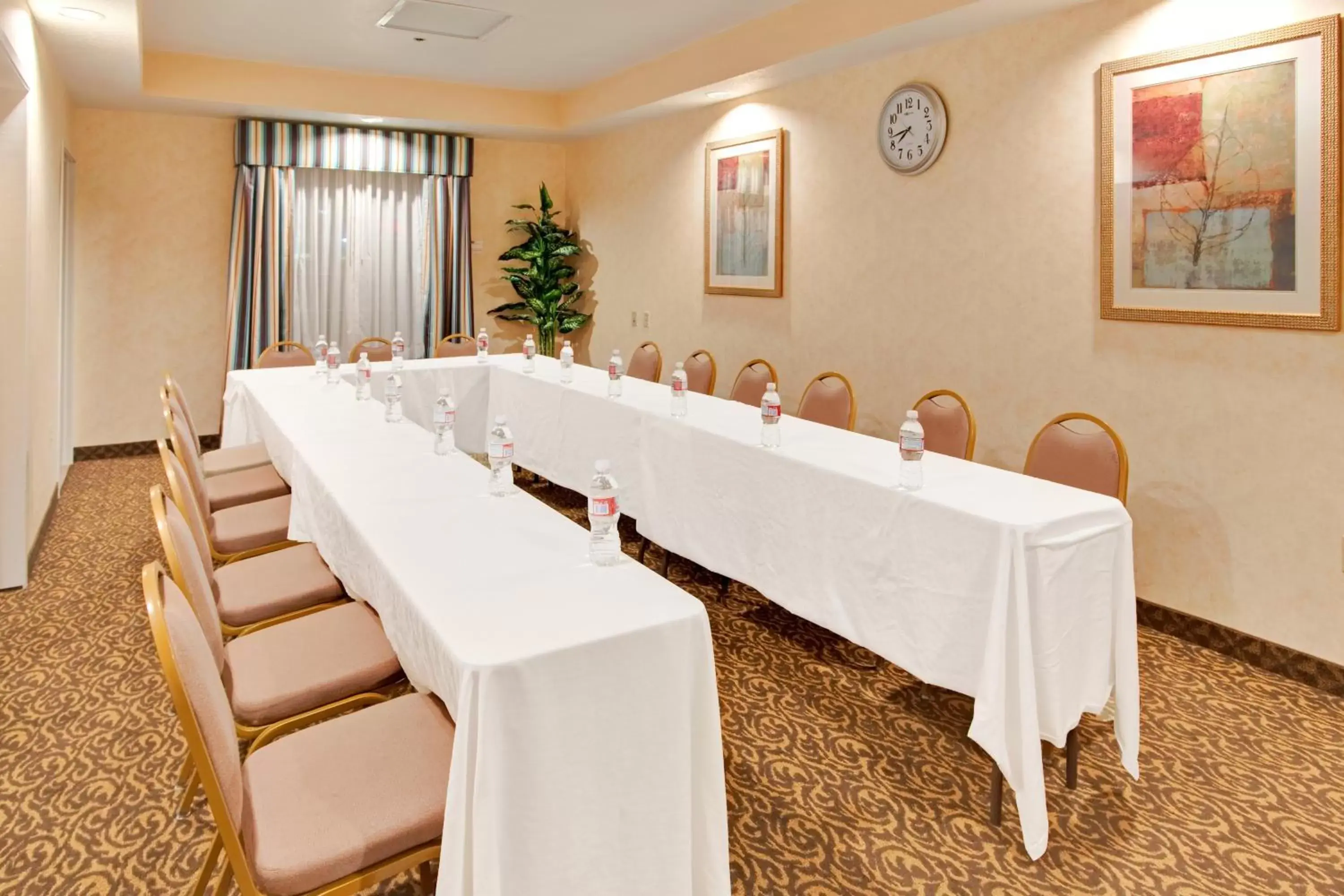 Meeting/conference room in Holiday Inn Express Delano Highway 99, an IHG Hotel