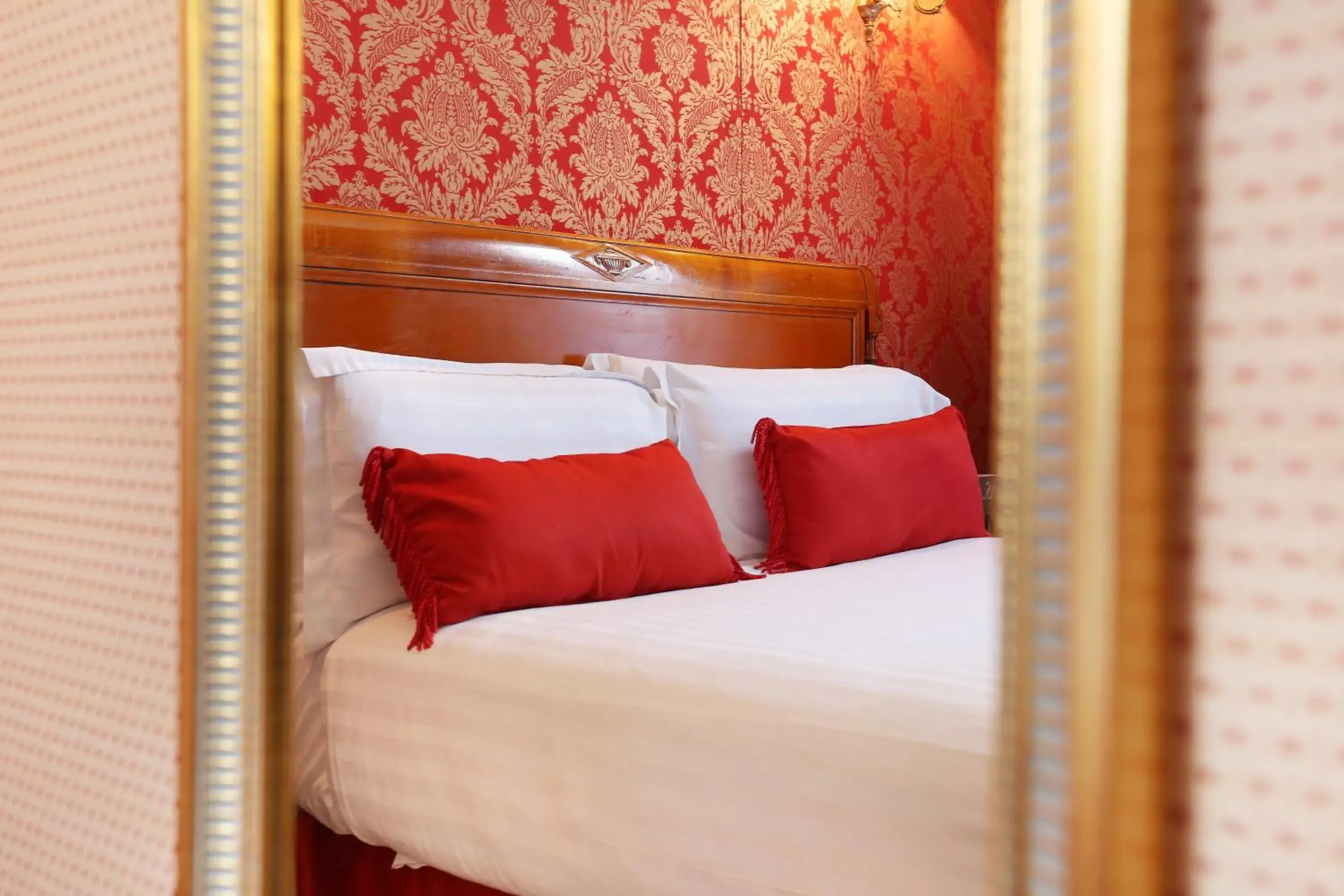 Bed in Hotel De Seine