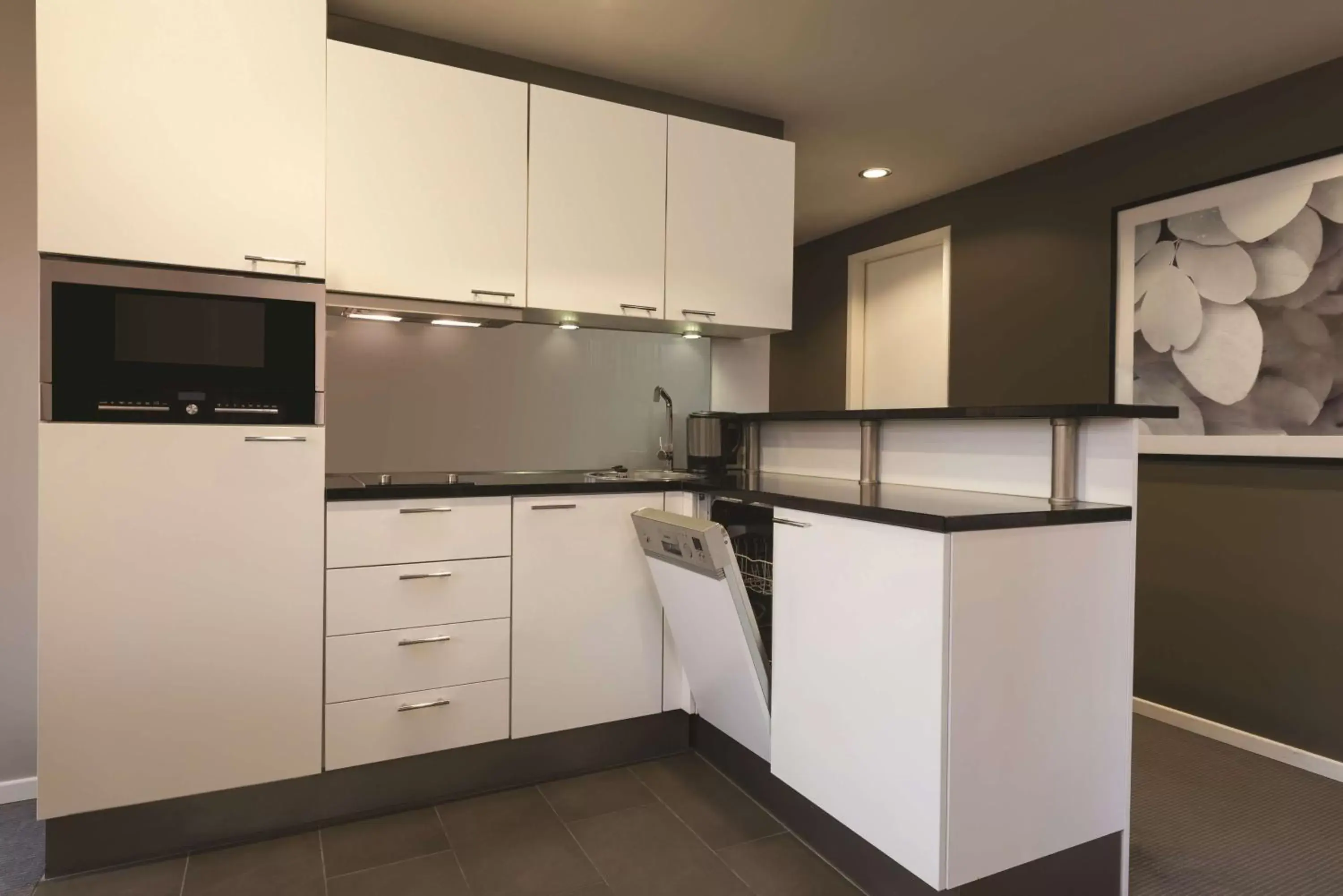 Kitchen or kitchenette, Kitchen/Kitchenette in Adina Apartment Hotel Berlin Mitte