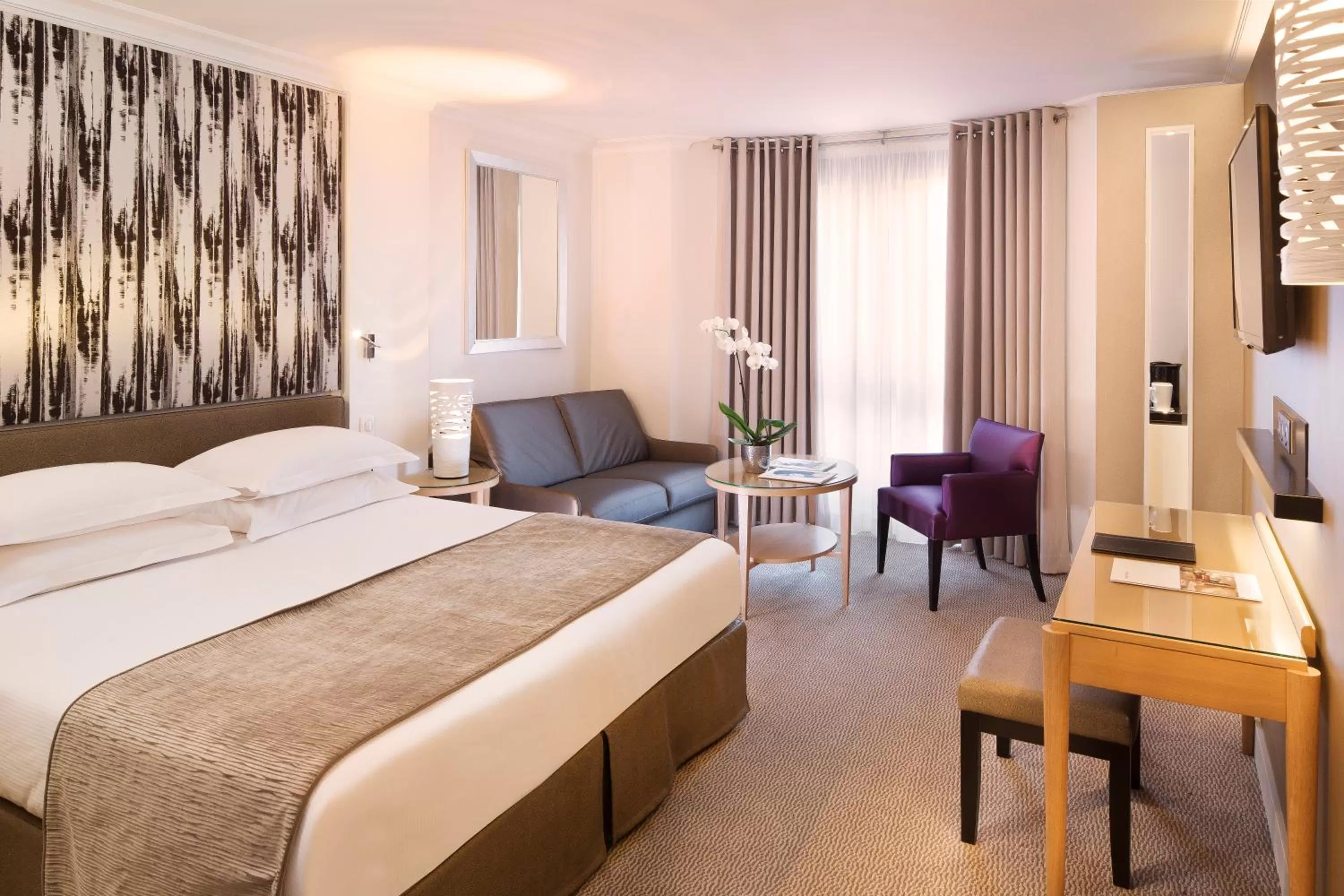 Photo of the whole room, Bed in Garden-Elysée