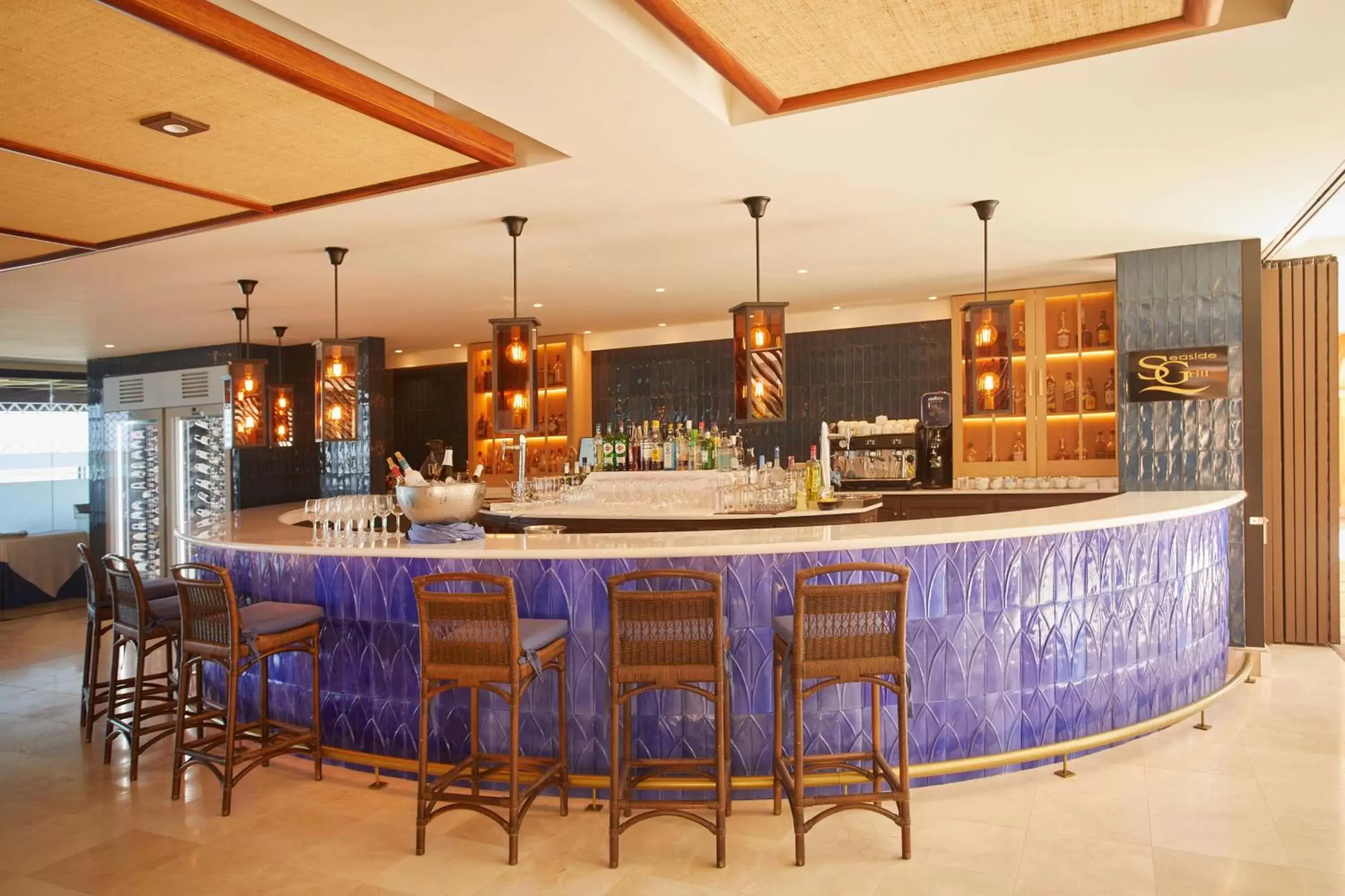 Restaurant/places to eat, Lounge/Bar in Secrets Bahía Real Resort & Spa Adults only