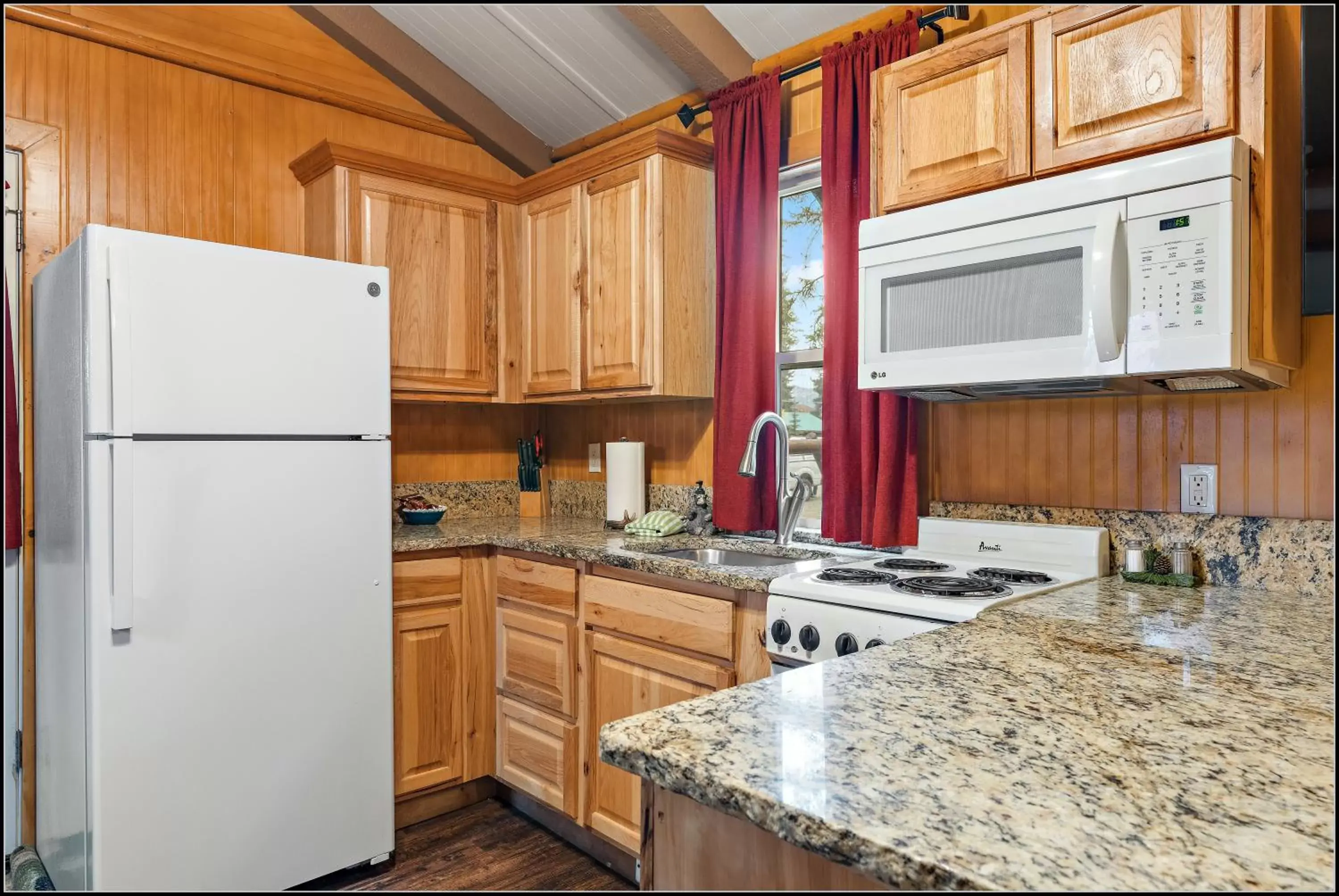 Kitchen or kitchenette, Kitchen/Kitchenette in Brundage Bungalows