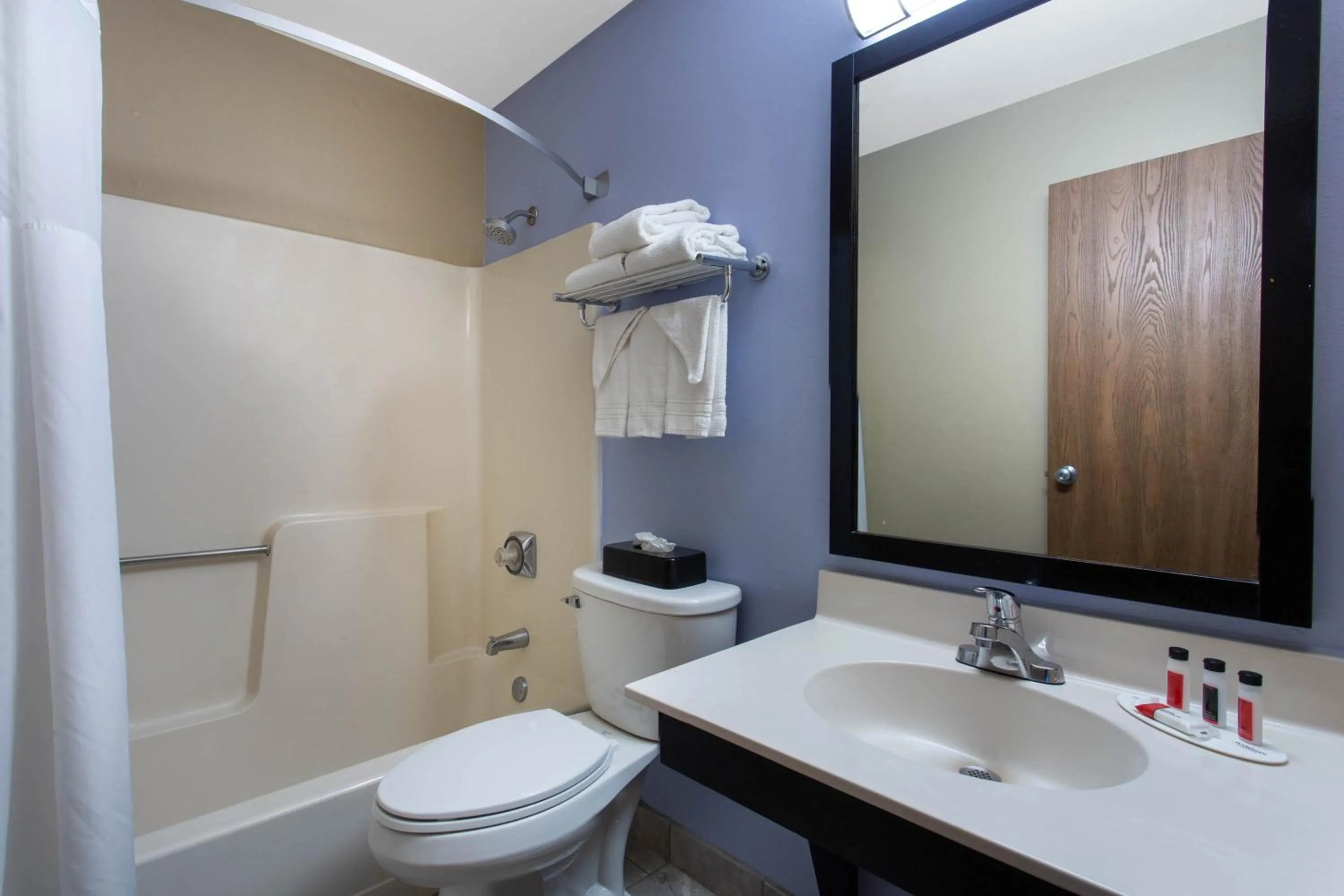 Bathroom in Super 8 by Wyndham Cromwell/Middletown