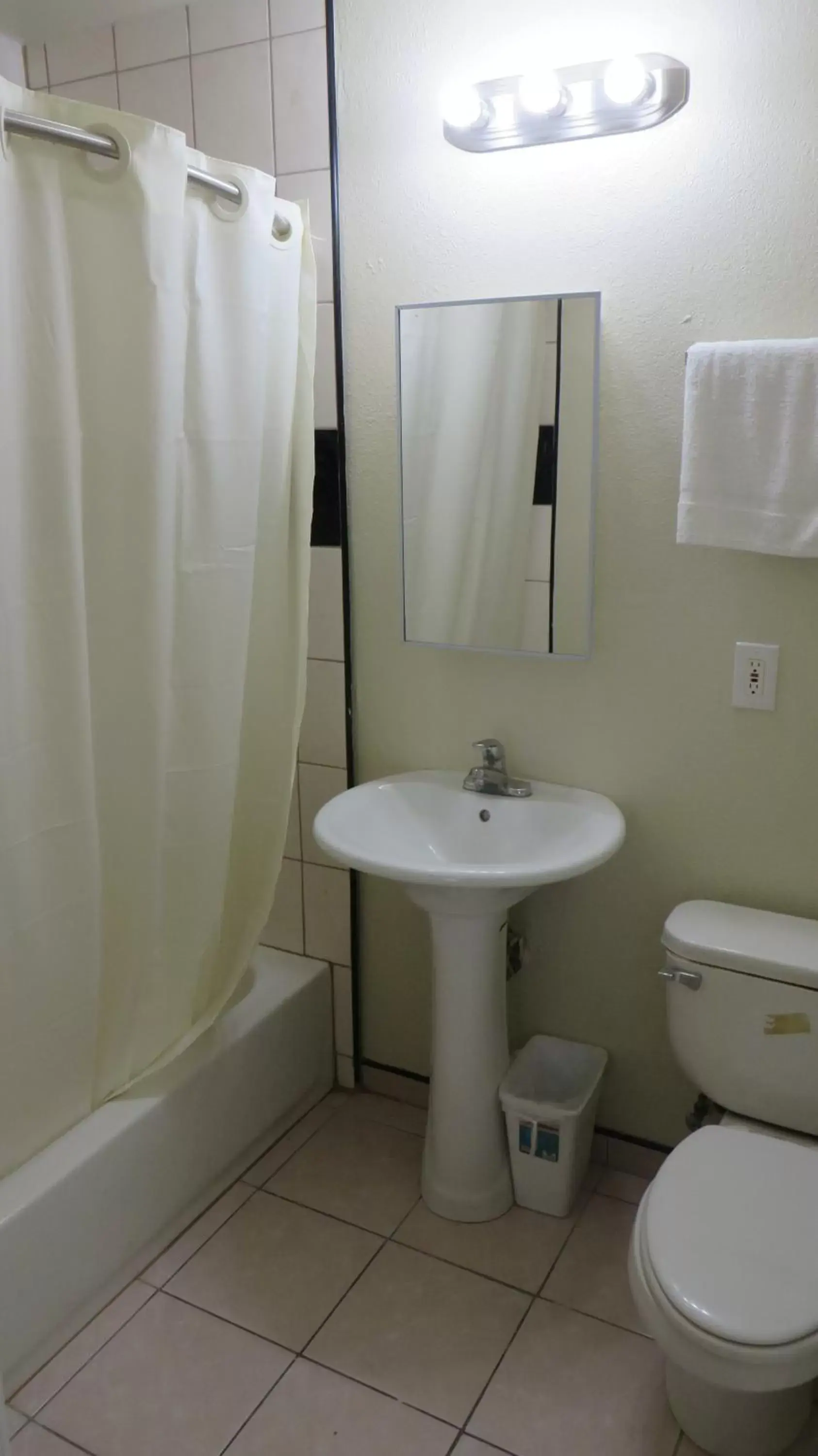 Bathroom in Castaway Motel