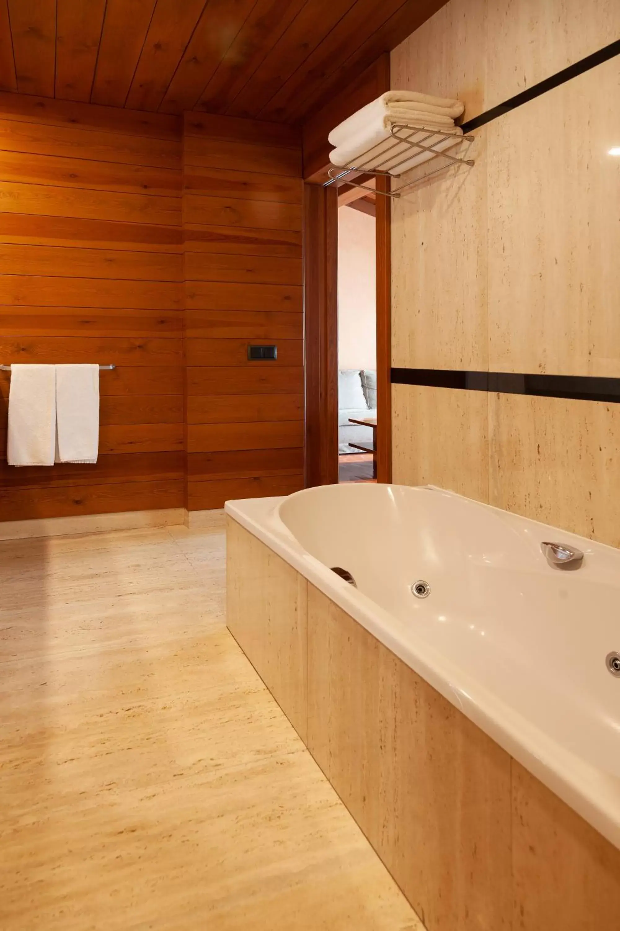 Hot Tub, Bathroom in Montanyà Hotel & Lodge