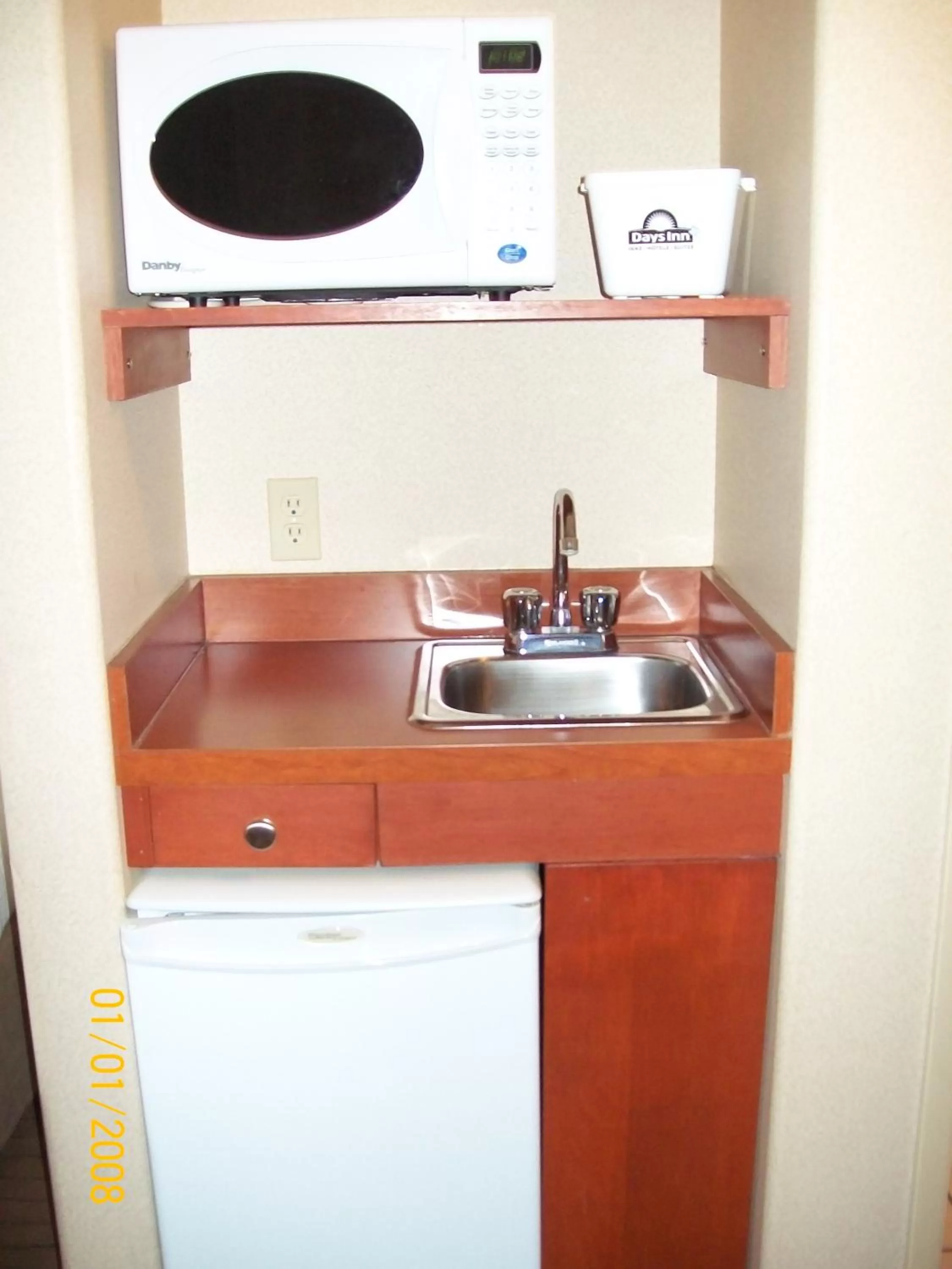Kitchen or kitchenette in Days Inn by Wyndham Moose Jaw
