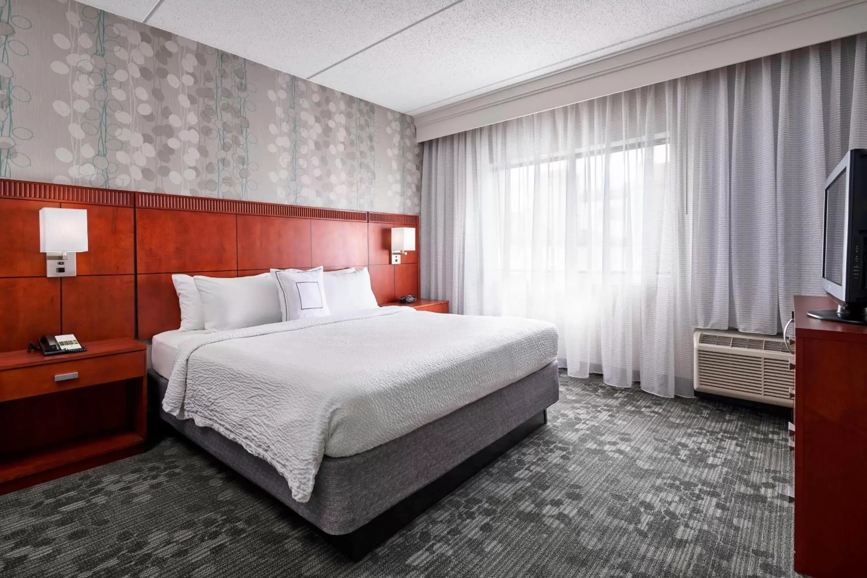 Bedroom, Bed in Courtyard By Marriott Baltimore BWI Airport