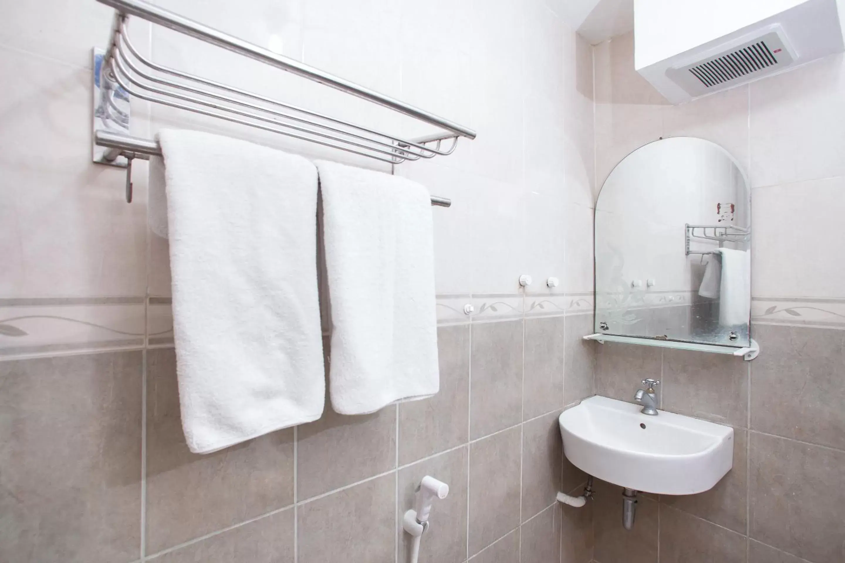 Bathroom in OYO 164 Ang's Residence