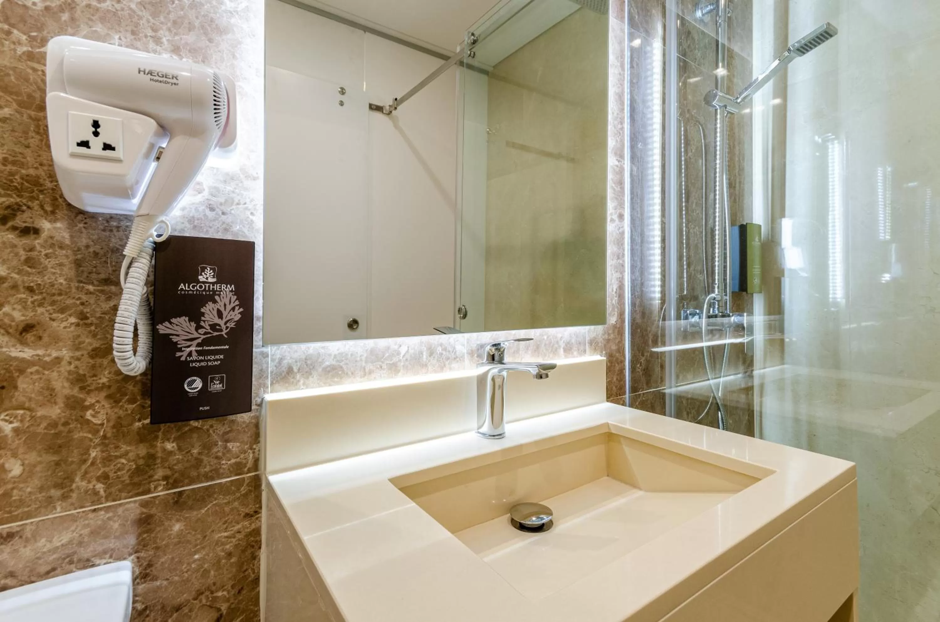 Bathroom in Hotel Avenida Park