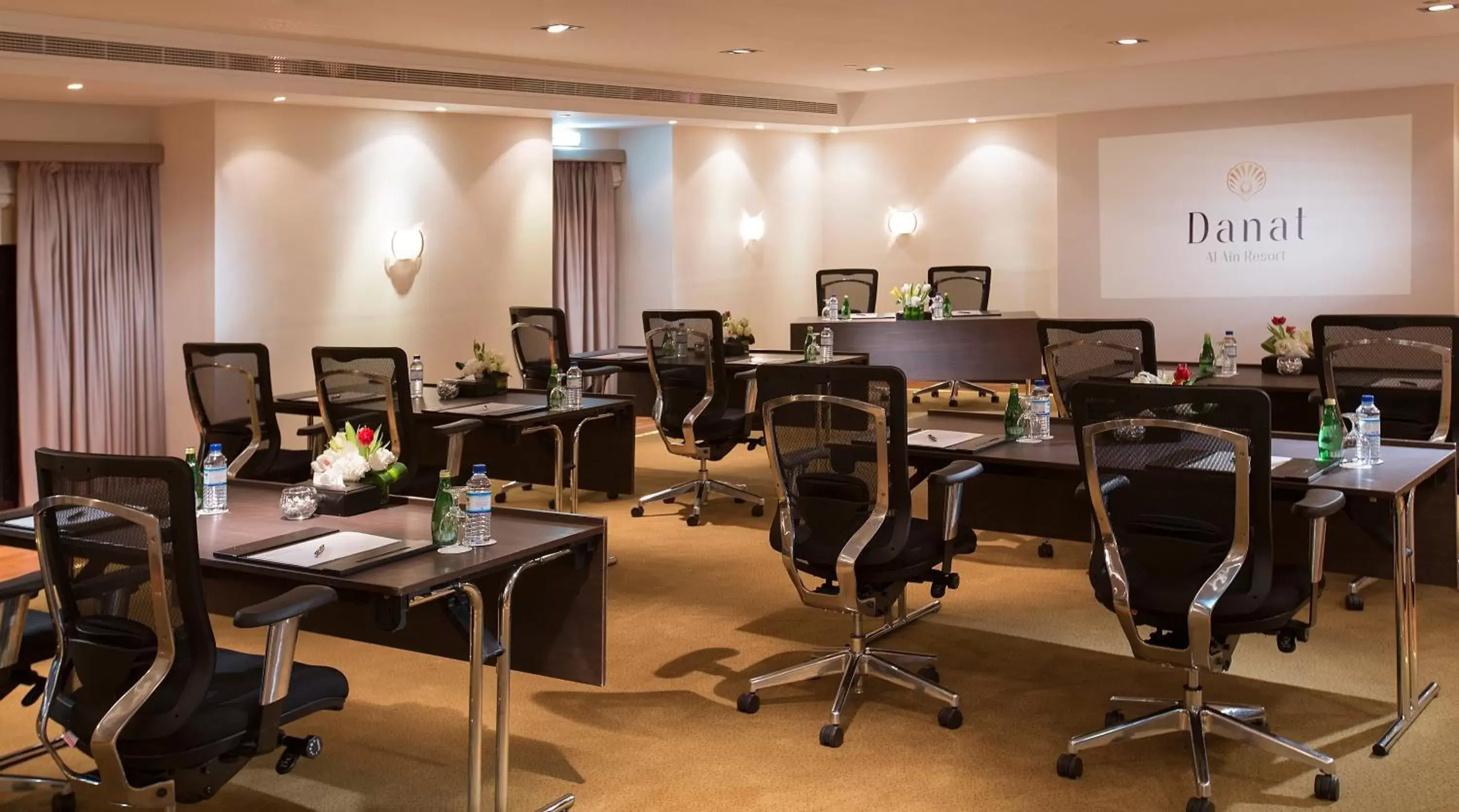 Business facilities in Danat Al Ain Resort