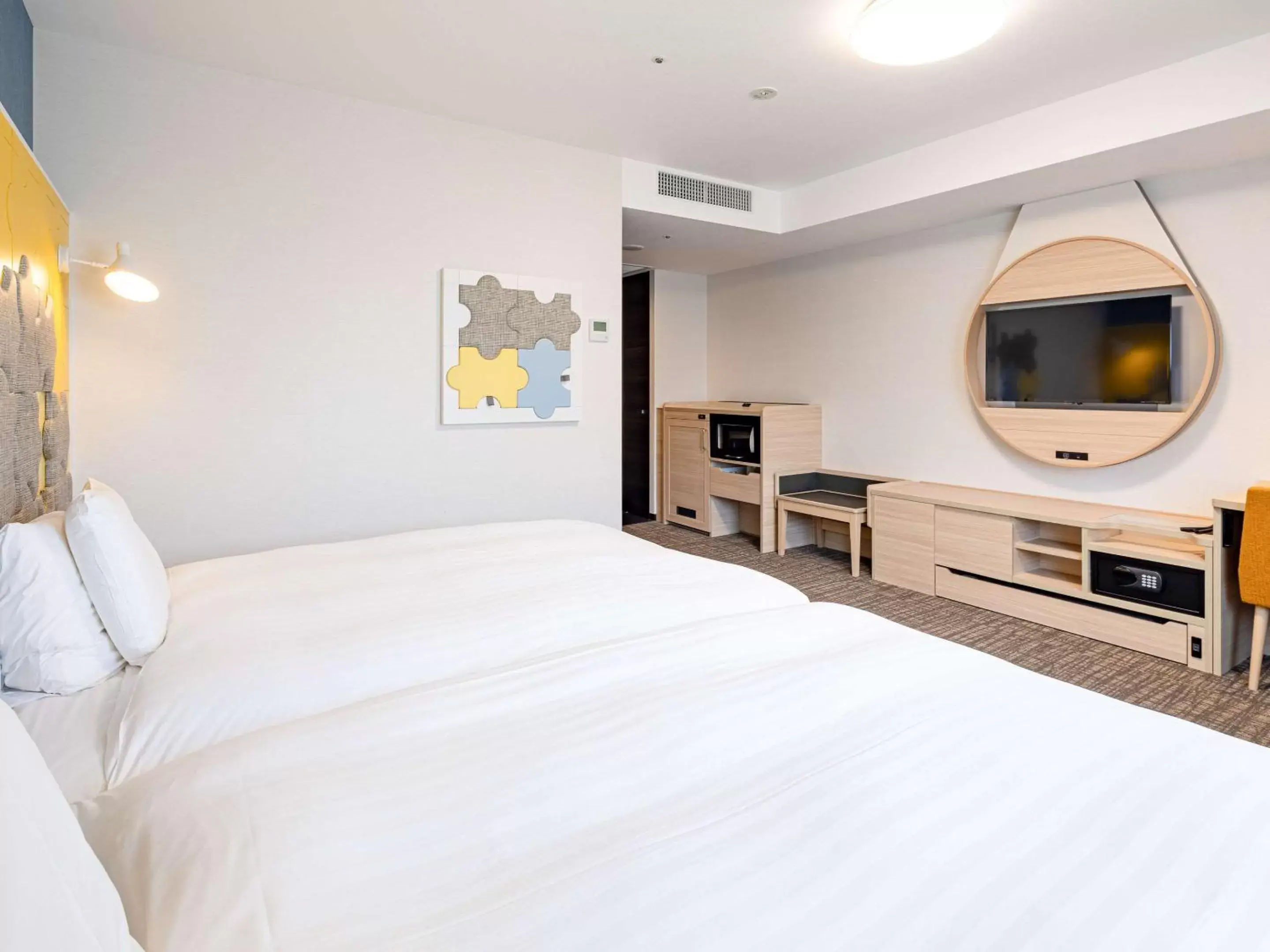 Bedroom, Bed in Comfort Suites Tokyo Bay