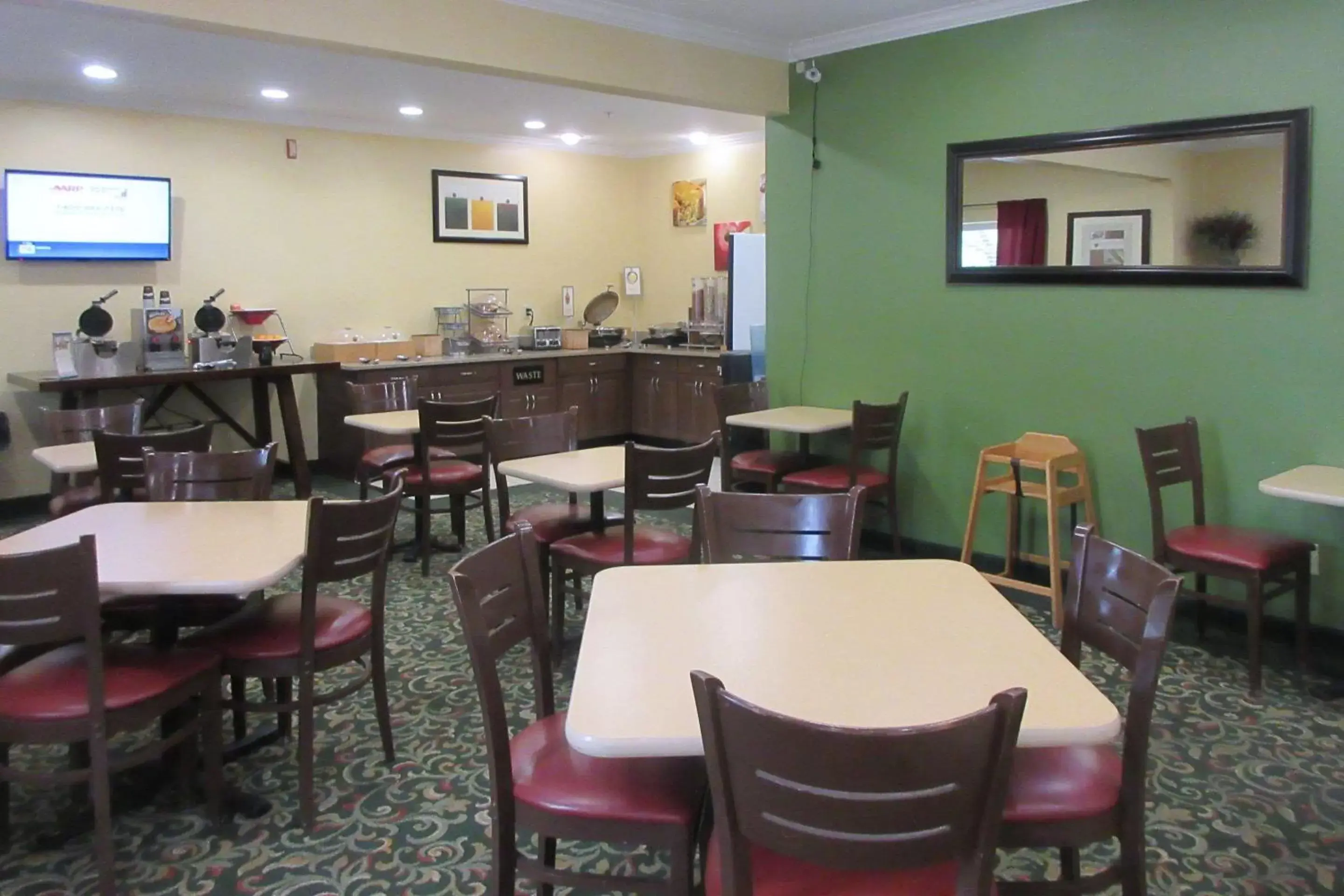 Restaurant/Places to Eat in Clarion Inn near Wright Patterson - Dayton
