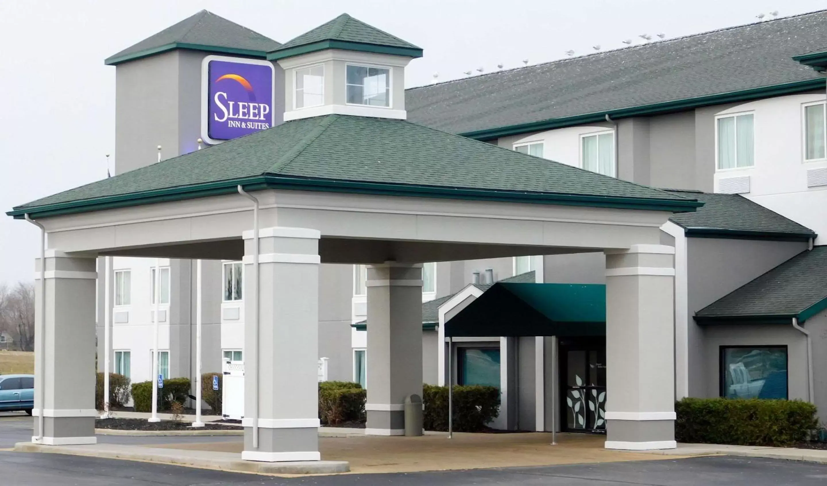 Property Building in Sleep Inn & Suites Oregon
