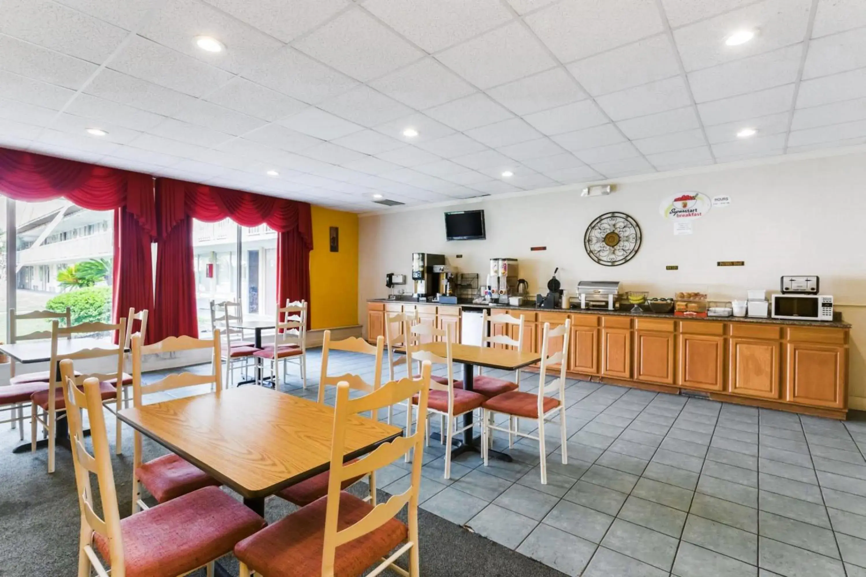 Restaurant/Places to Eat in Super 8 by Wyndham Hardeeville