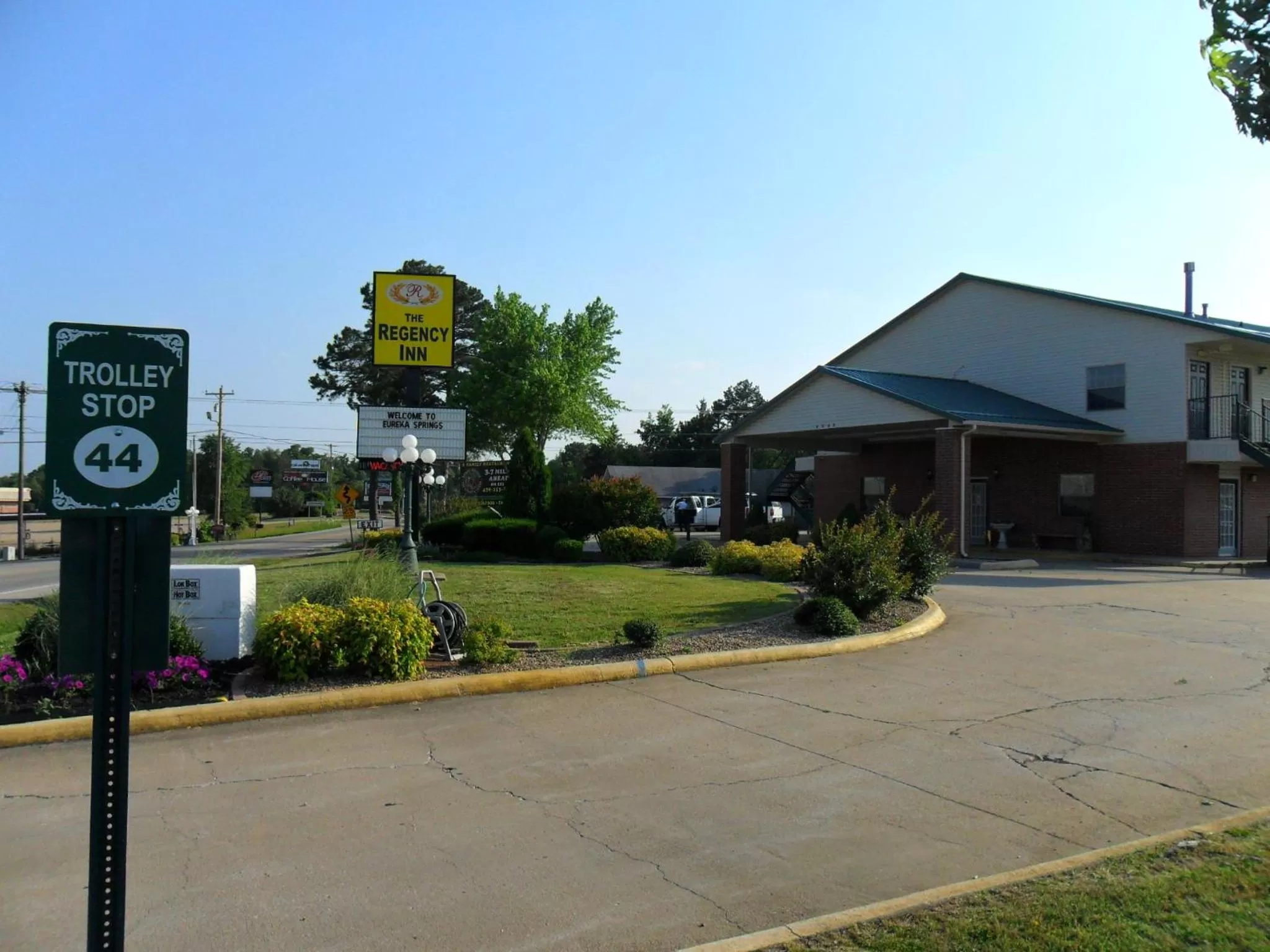 Facade/entrance in Regency Inn Eureka Springs