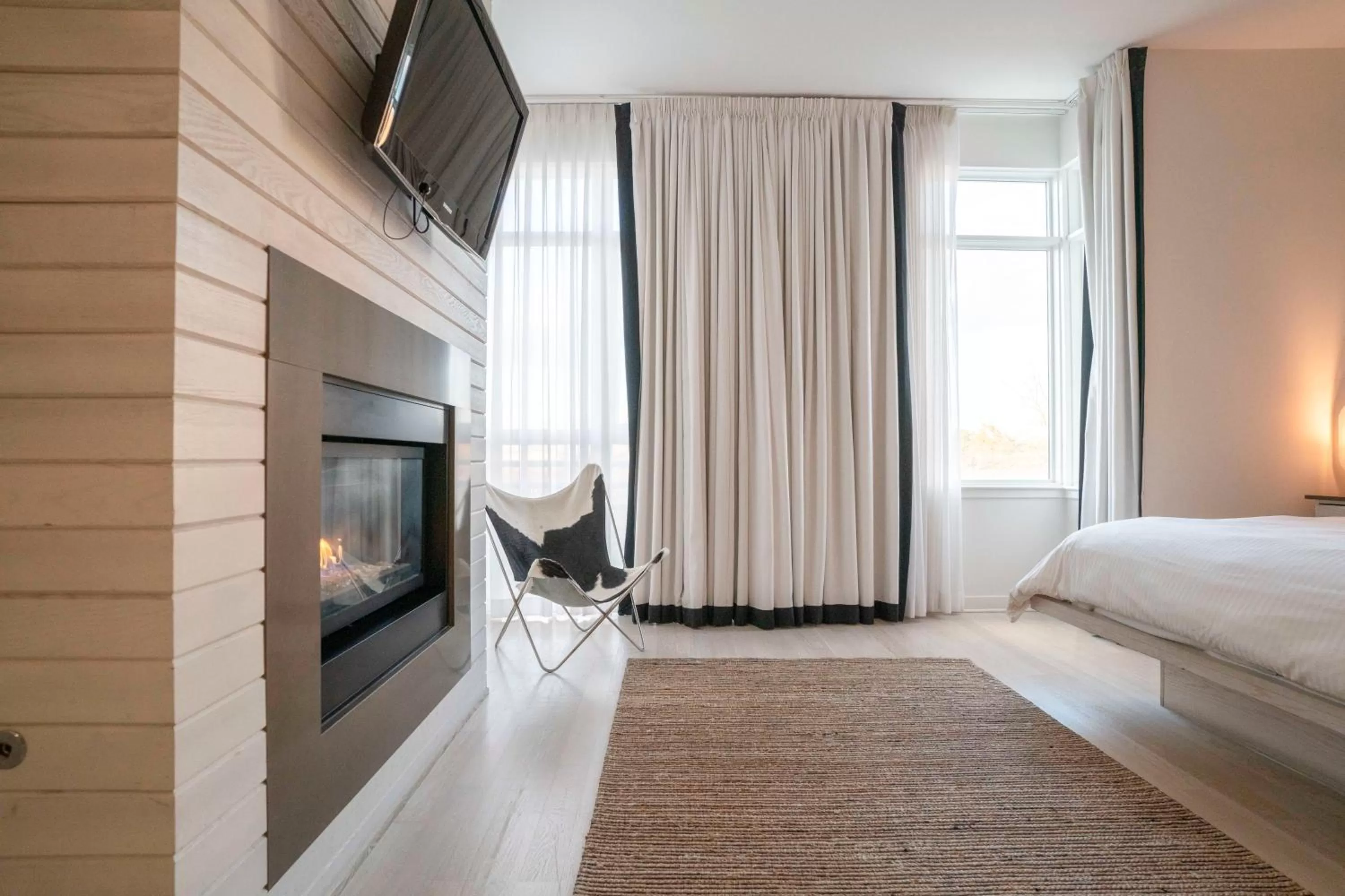 flat iron, Bed in Bungalow Hotel