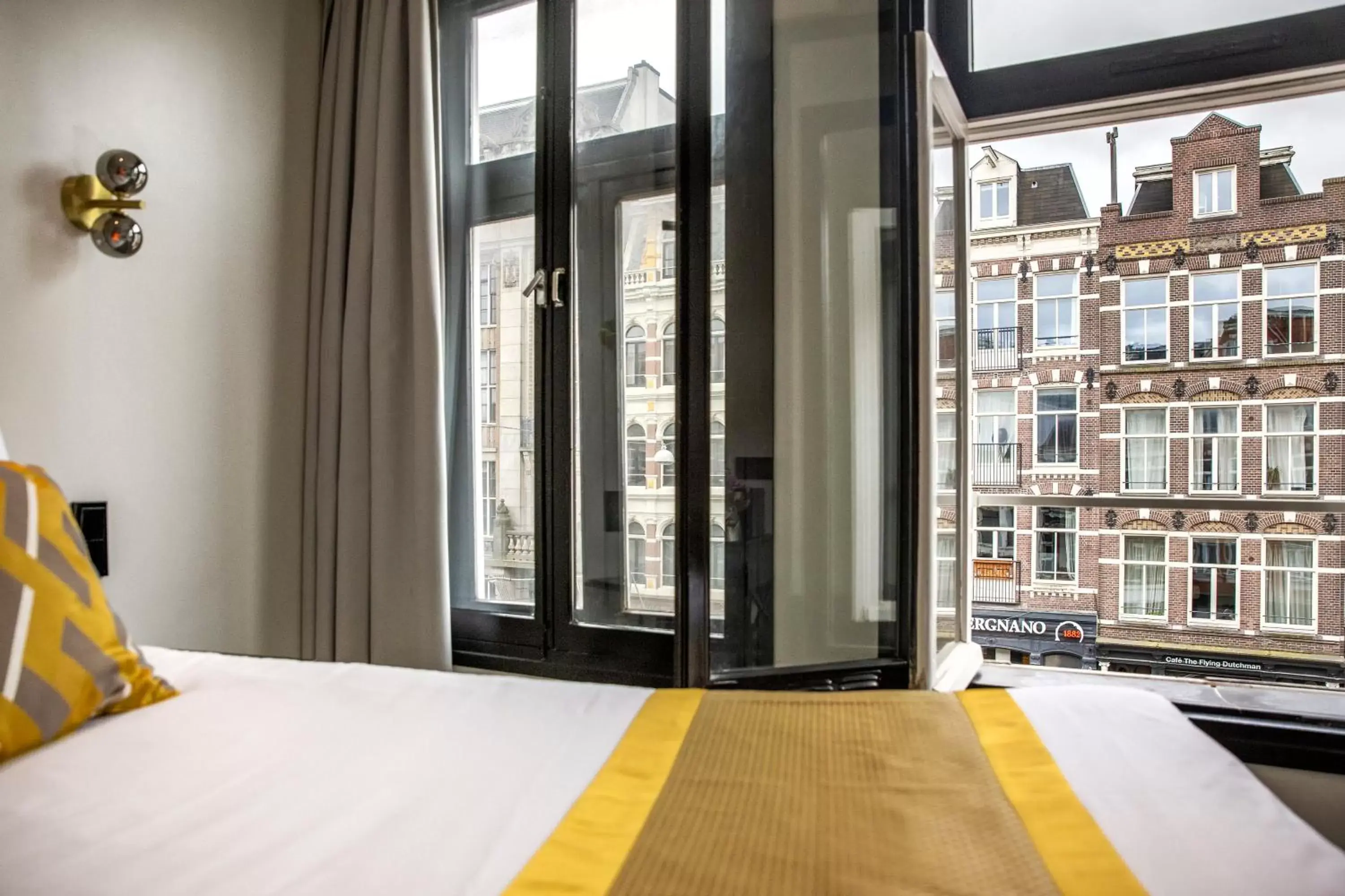 City view, Bed in Sotel Amsterdam Central Station