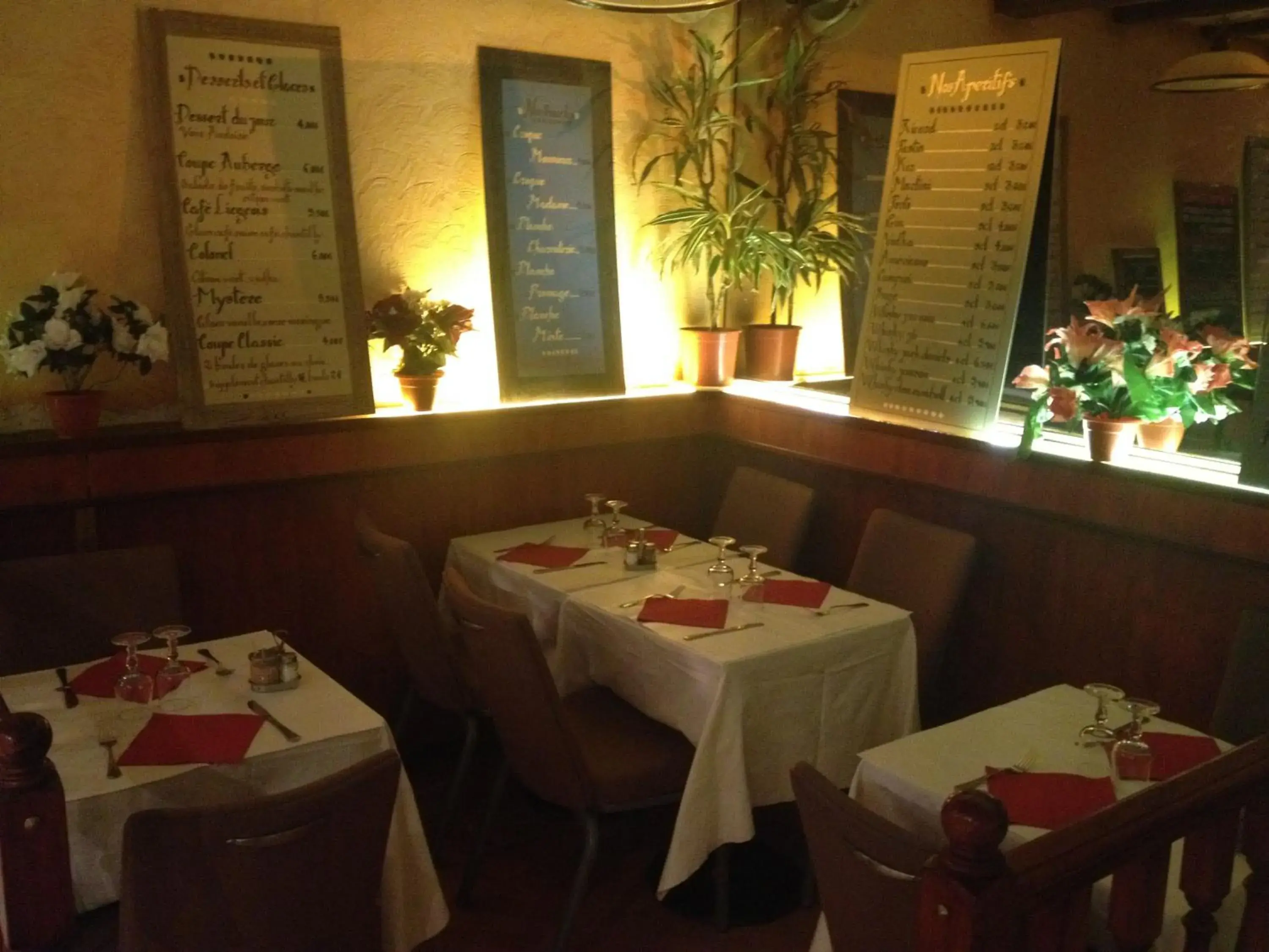 Restaurant/Places to Eat in Le Cheval Noir Hôtel Paris Pantin