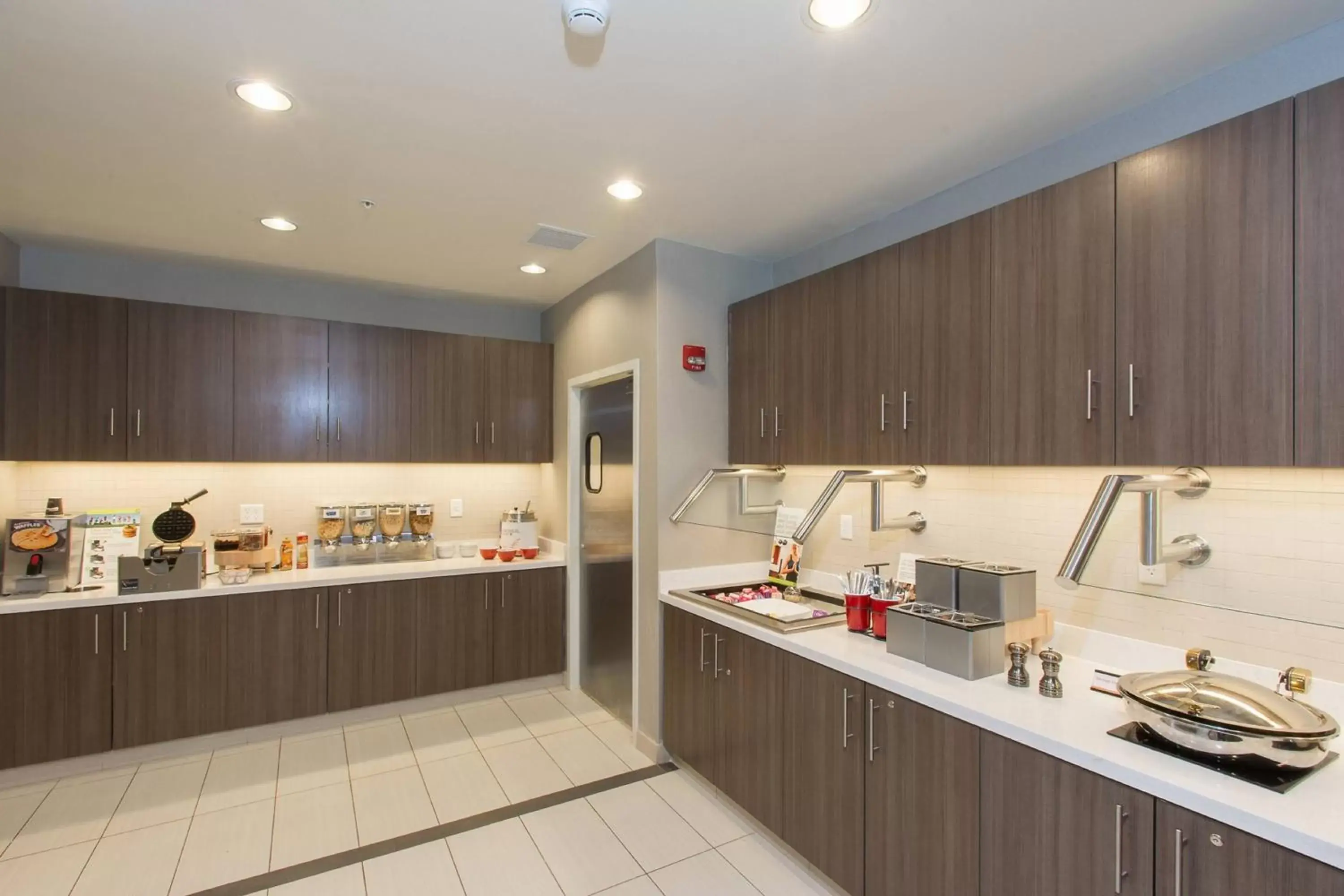 Breakfast, Kitchen/Kitchenette in Residence Inn by Marriott Columbus Polaris