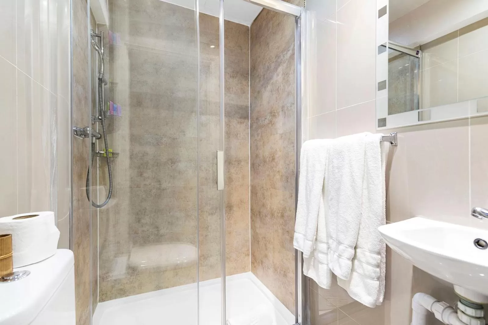 Toilet in Hotel Shepherds Bush London