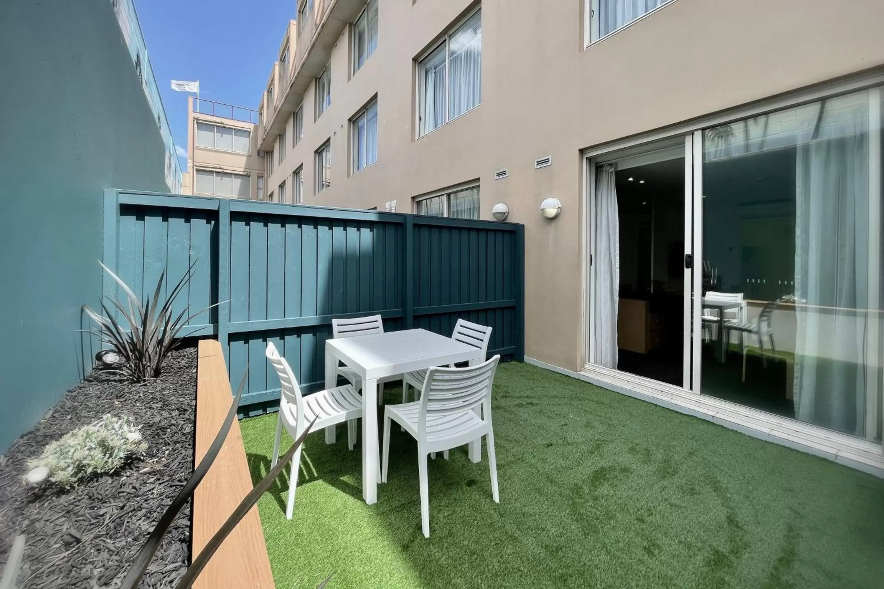 Inner courtyard view in Coogee Sands Hotel & Apartments