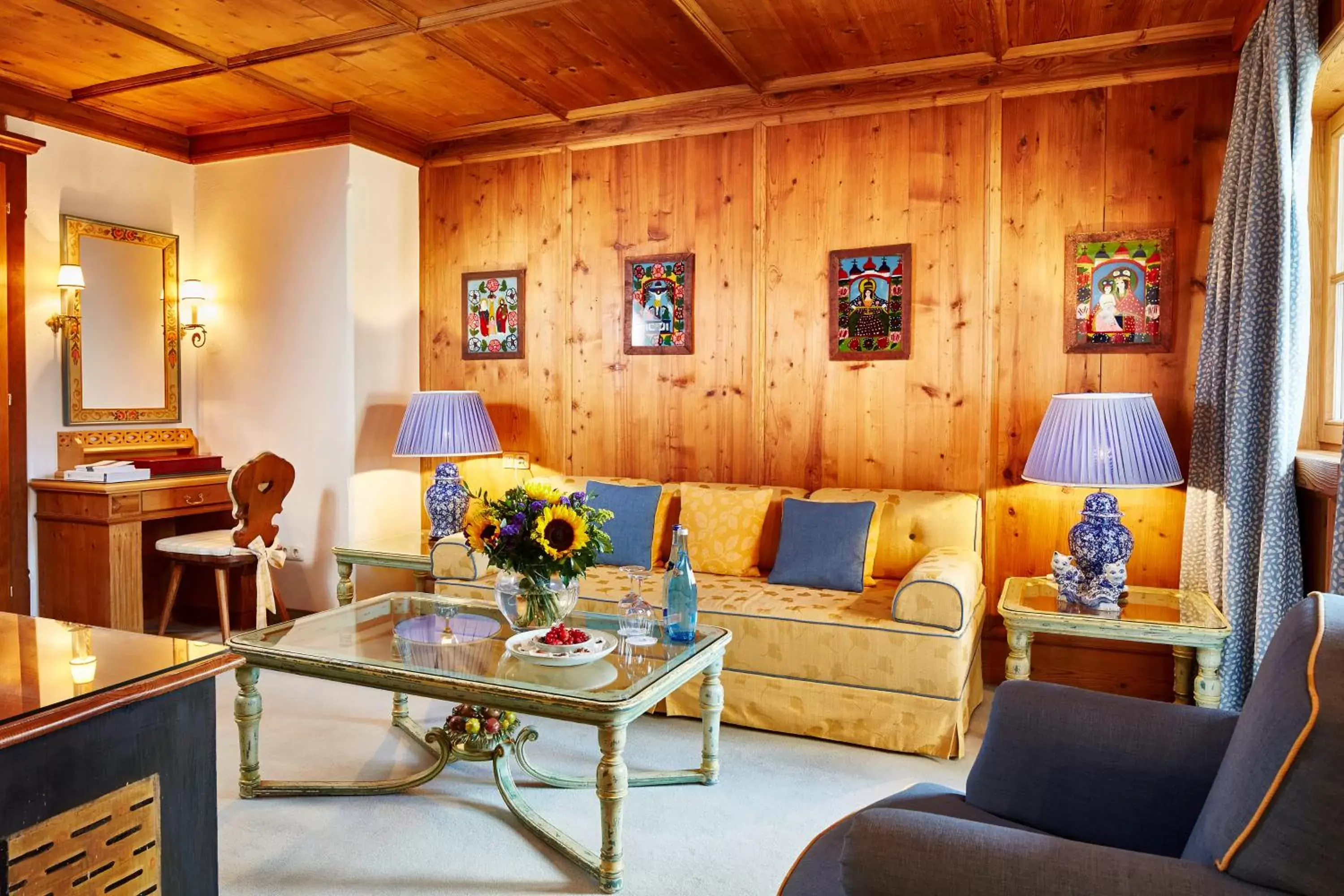 Photo of the whole room, Seating Area in Relais & Châteaux Hotel Tennerhof