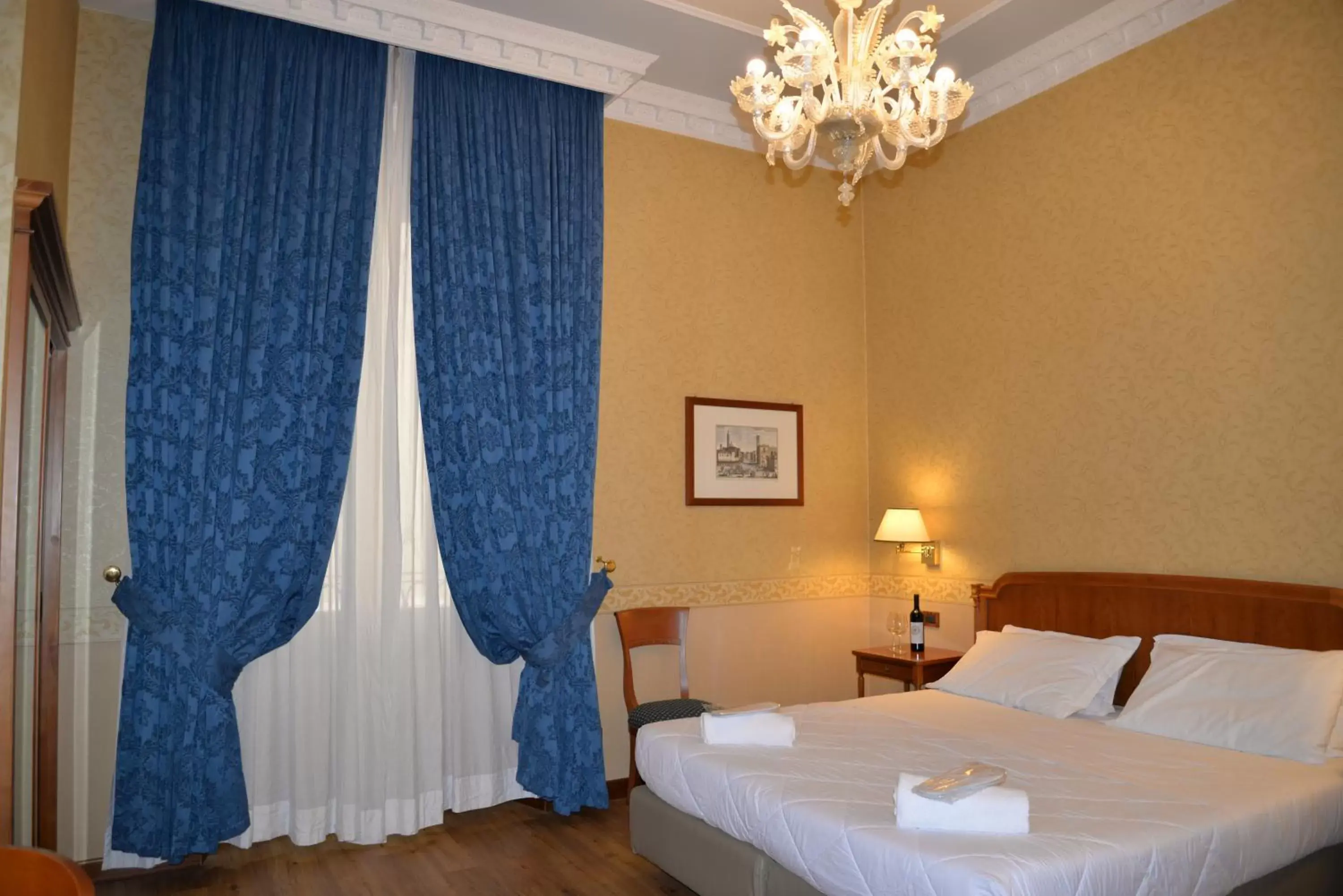 Bed in Strozzi Palace Hotel