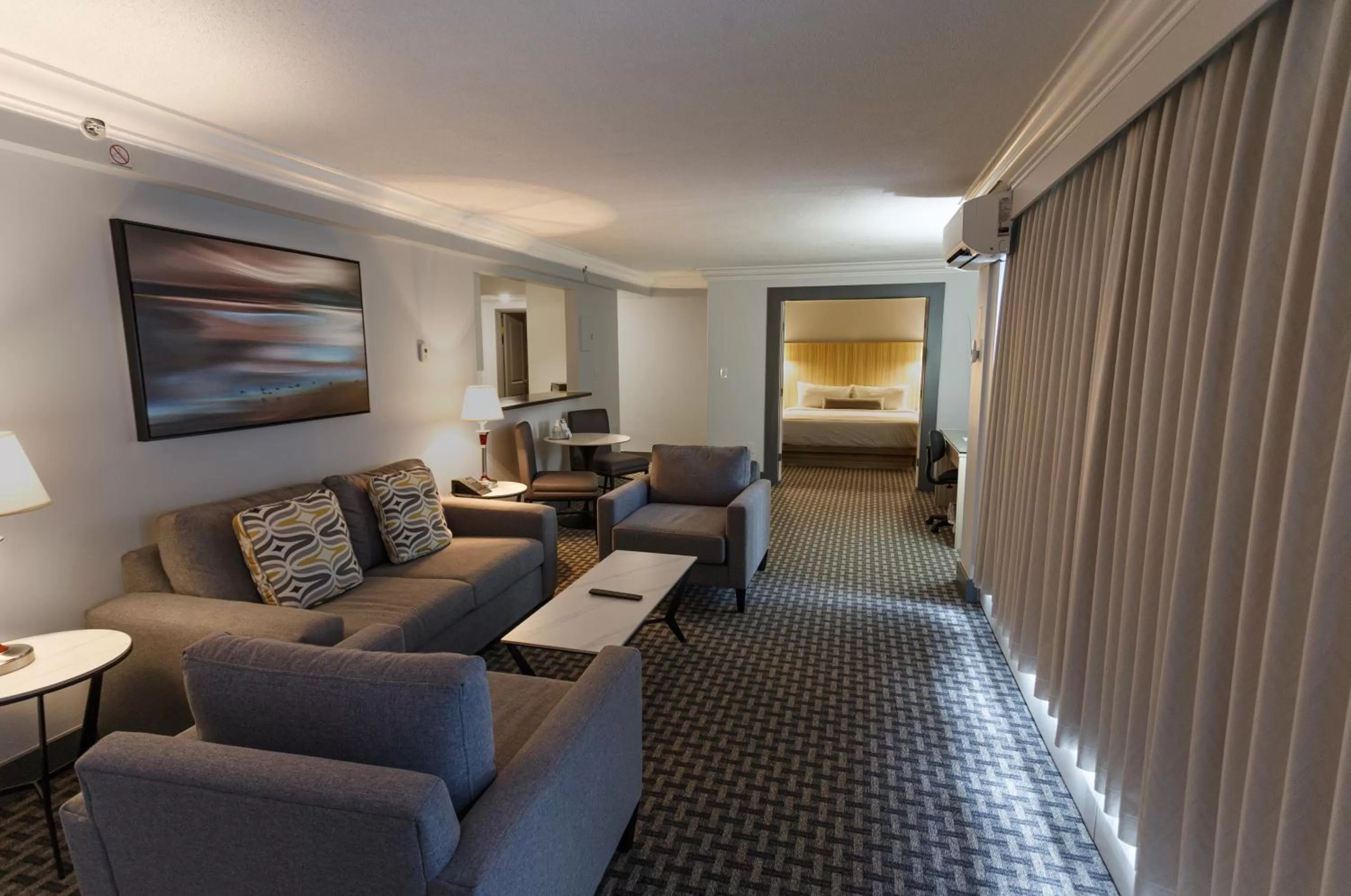 Living room, Bed in Century Plaza Hotel