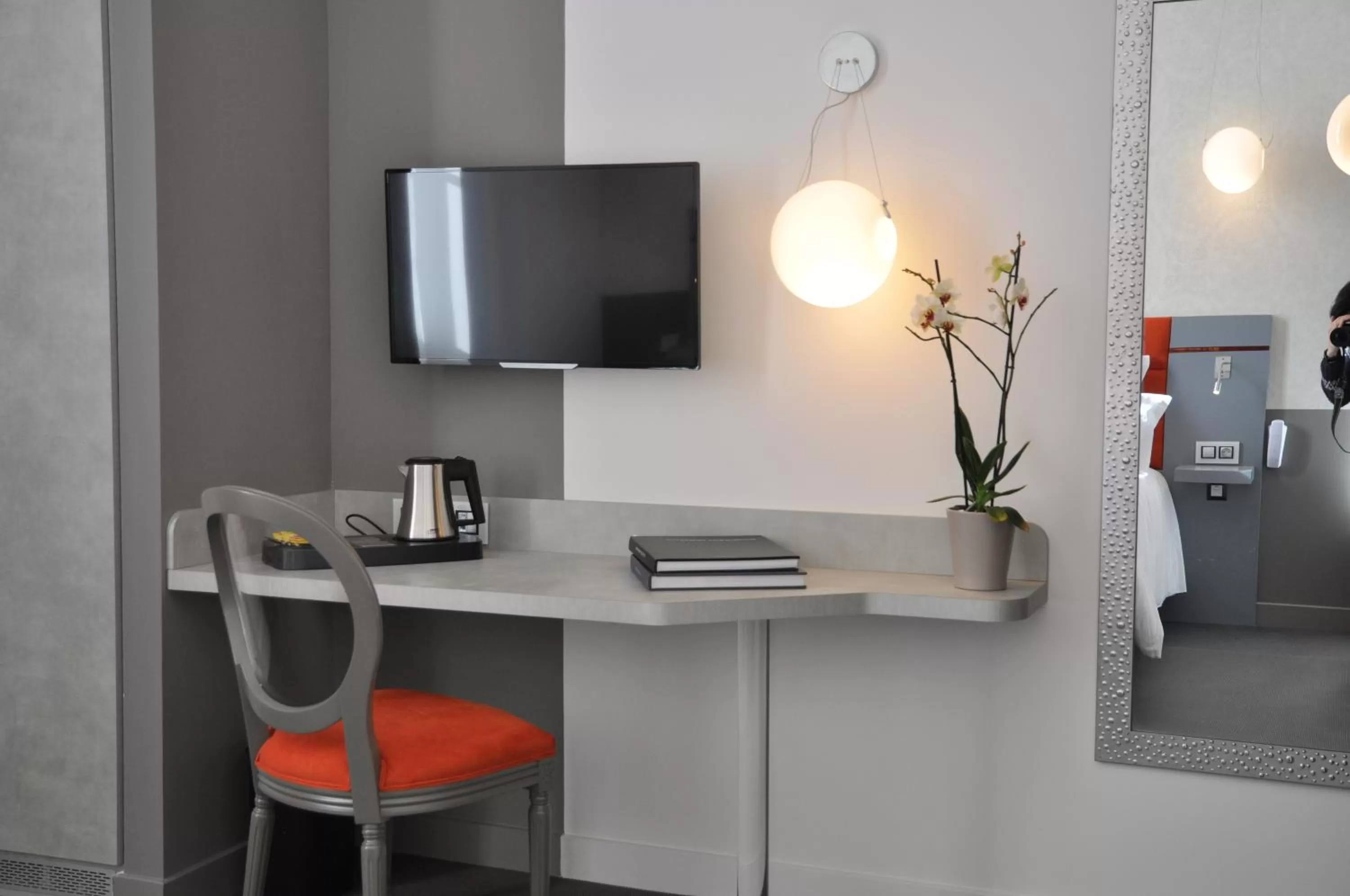 Bedroom in Les 3 Lieux - Hôtel, Restaurant, Espace sensoriel