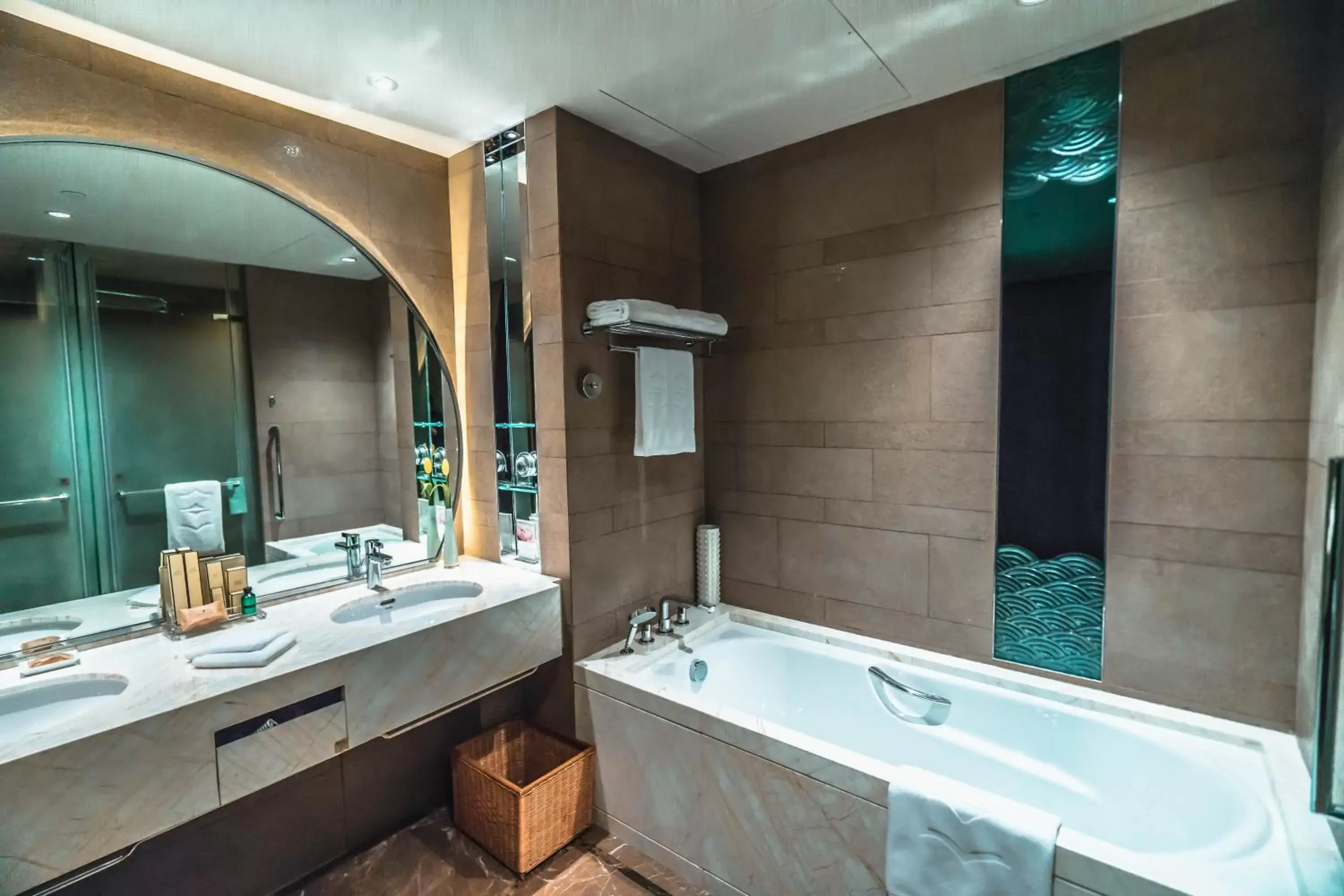 Shower, Bathroom in Shangri-La Tianjin