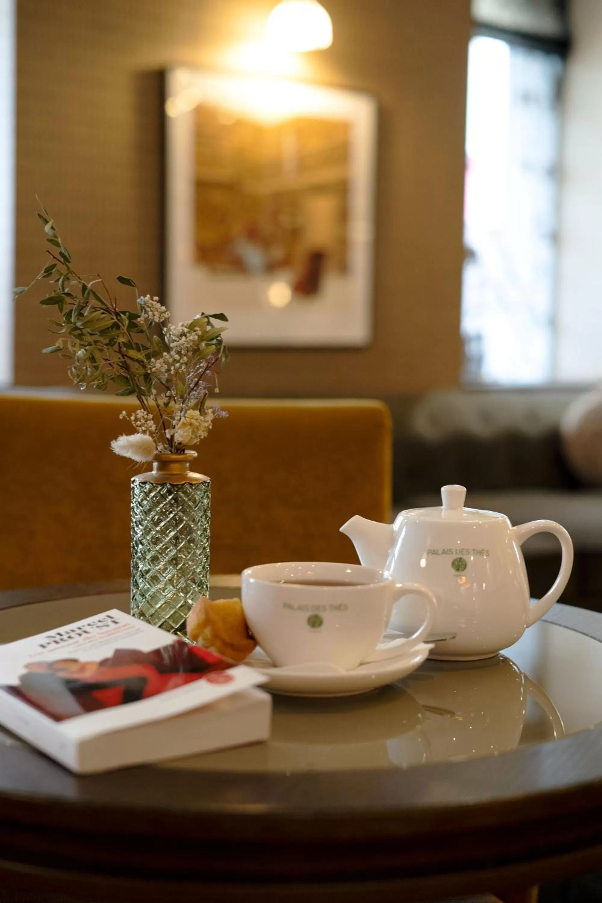 Lounge or bar in Hotel Litteraire Le Swann, BW Premier Collection