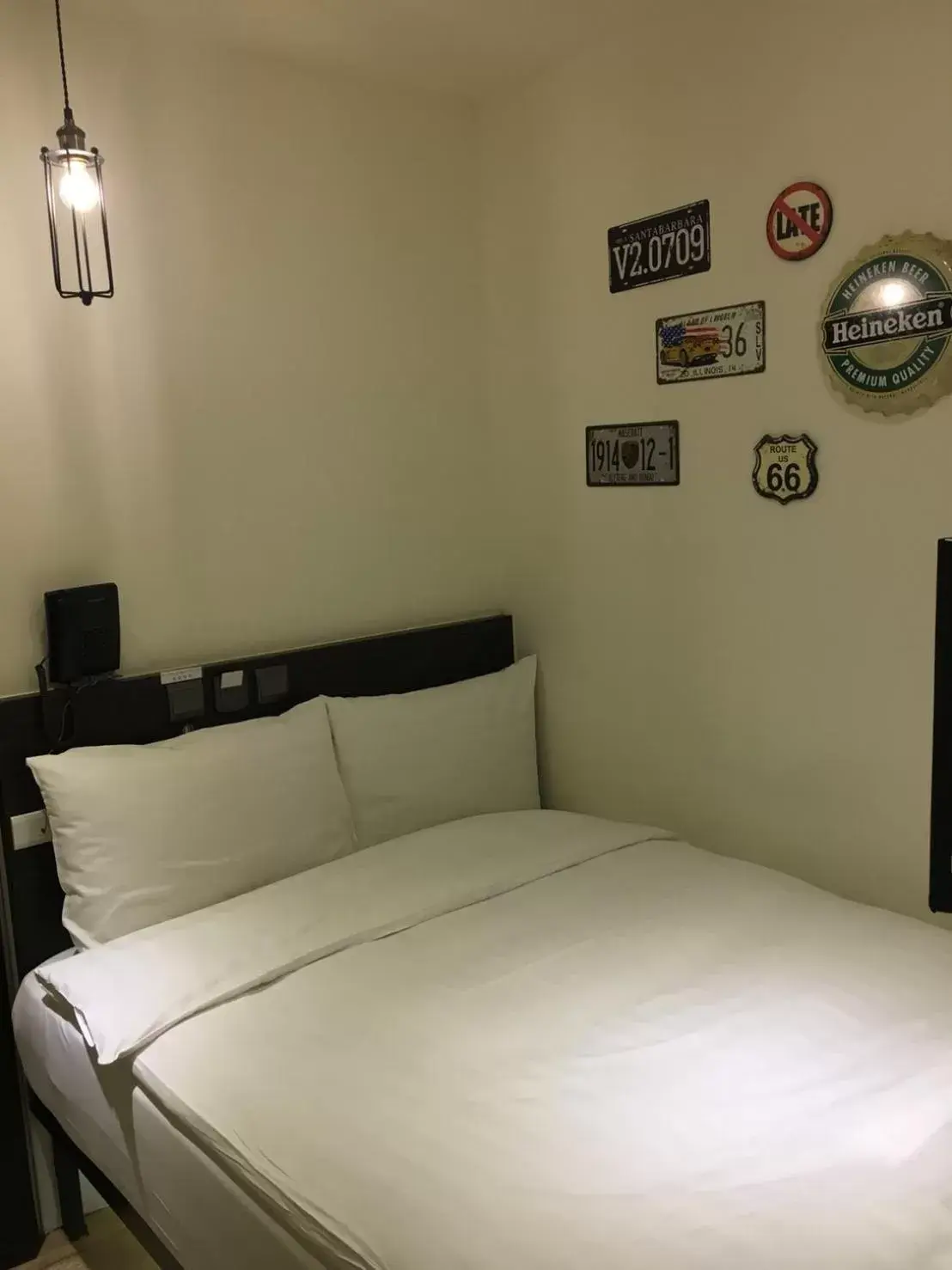 Photo of the whole room, Bed in Re-Change Hotel Taipei