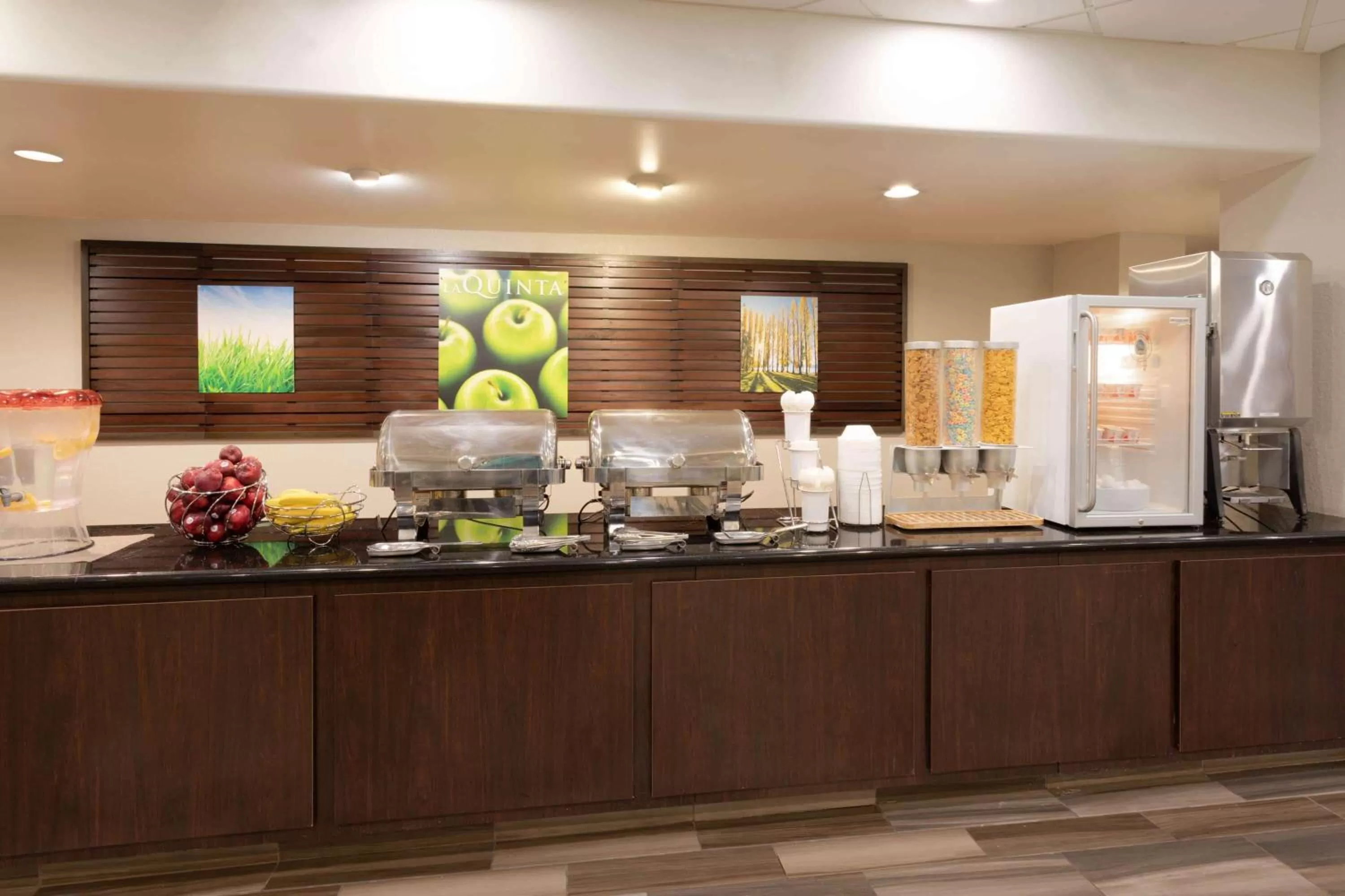 Restaurant/places to eat in La Quinta by Wyndham Minneapolis Bloomington W - FREE AIRPORT SHUTTLE
