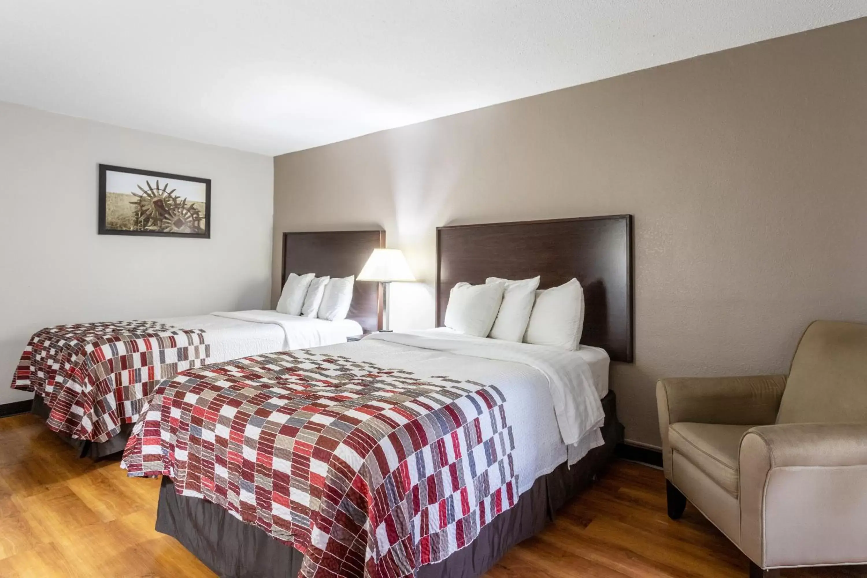 Photo of the whole room, Bed in Red Roof Inn Meridian Photo of the whole room, Bed in Red Roof Inn Meridian