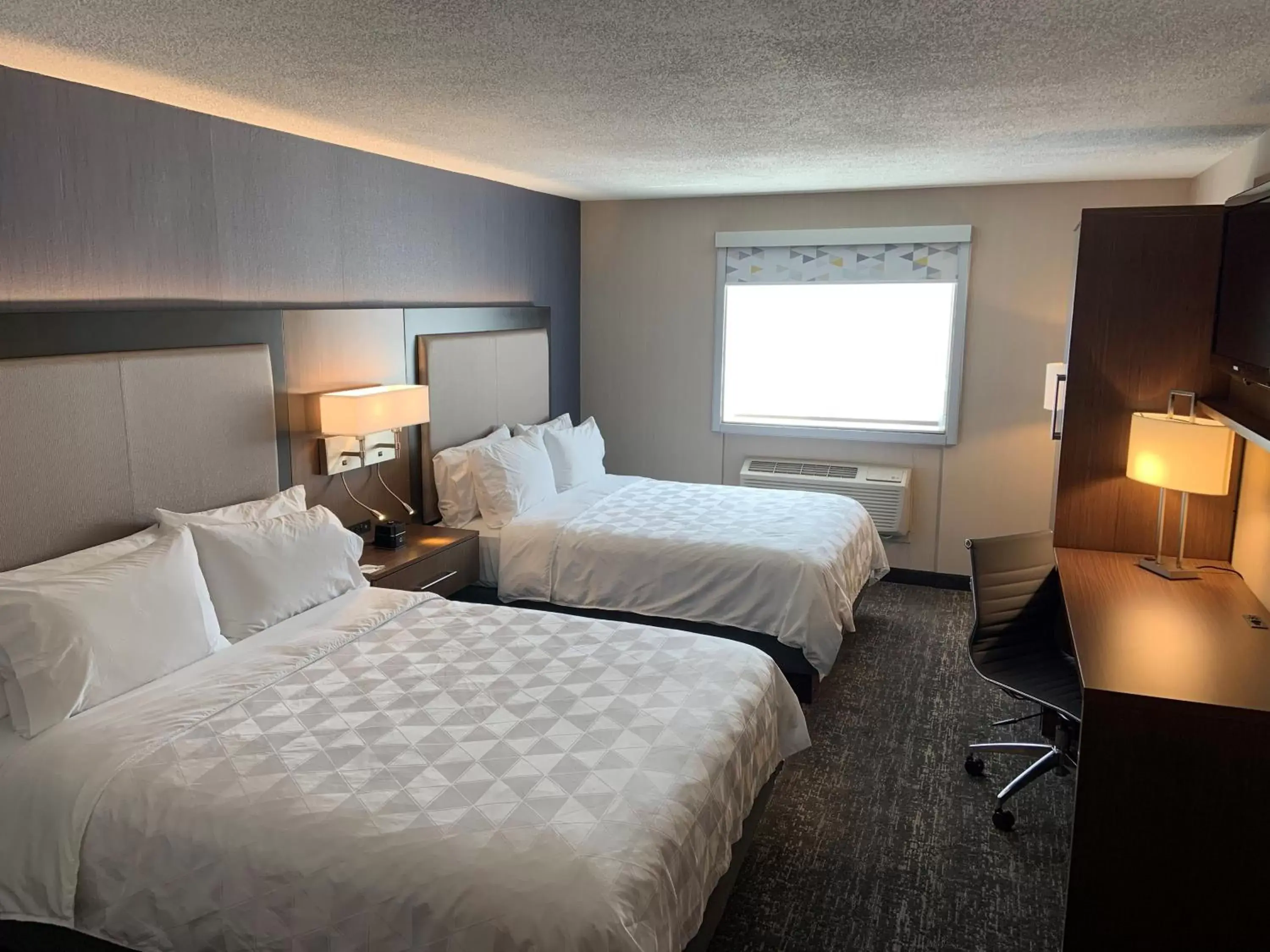 Photo of the whole room, Bed in Holiday Inn & Suites Chicago-Carol Stream Wheaton, an IHG Hotel