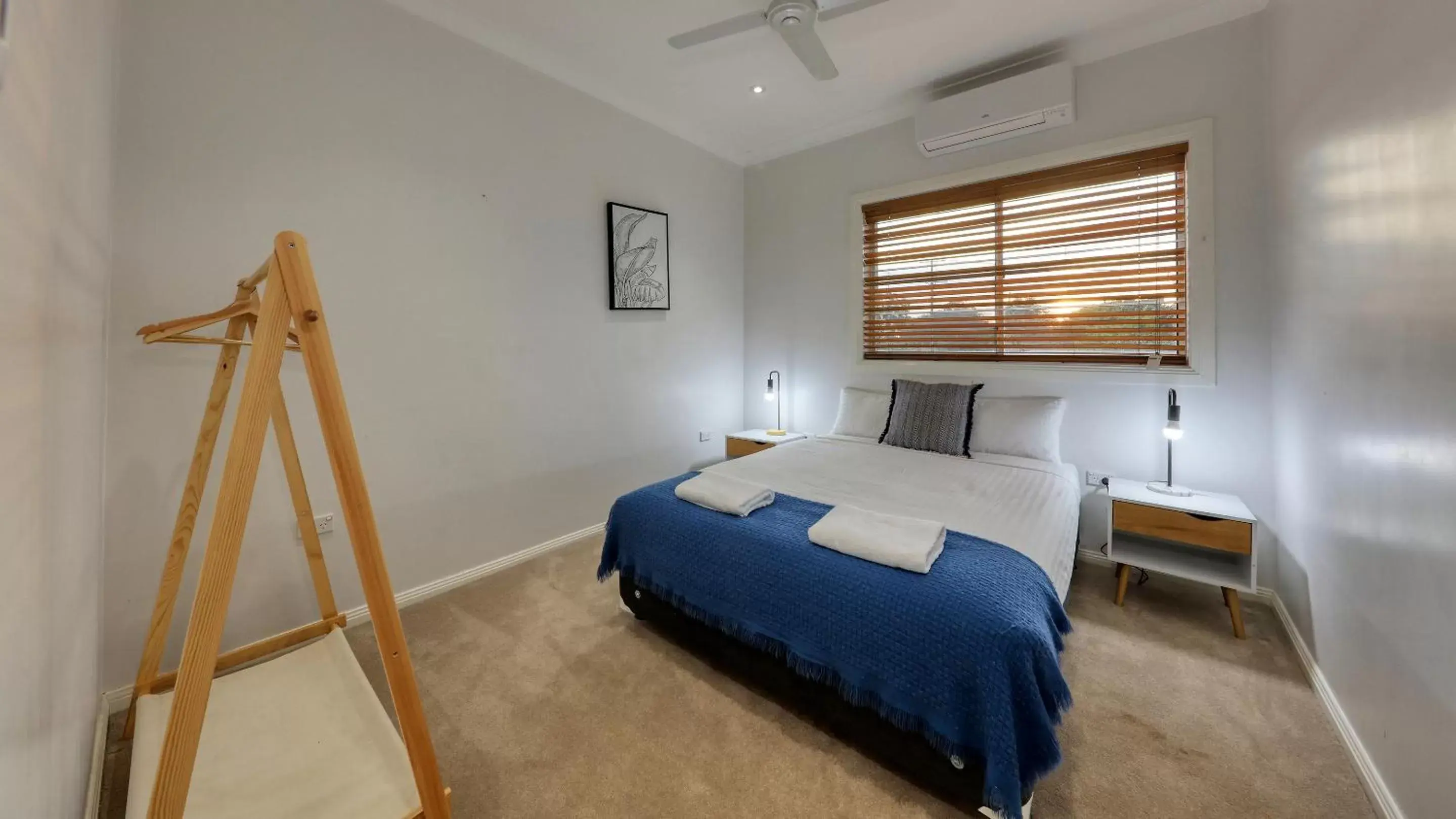 Bedroom, Bed in Castlereagh Lodge Motel