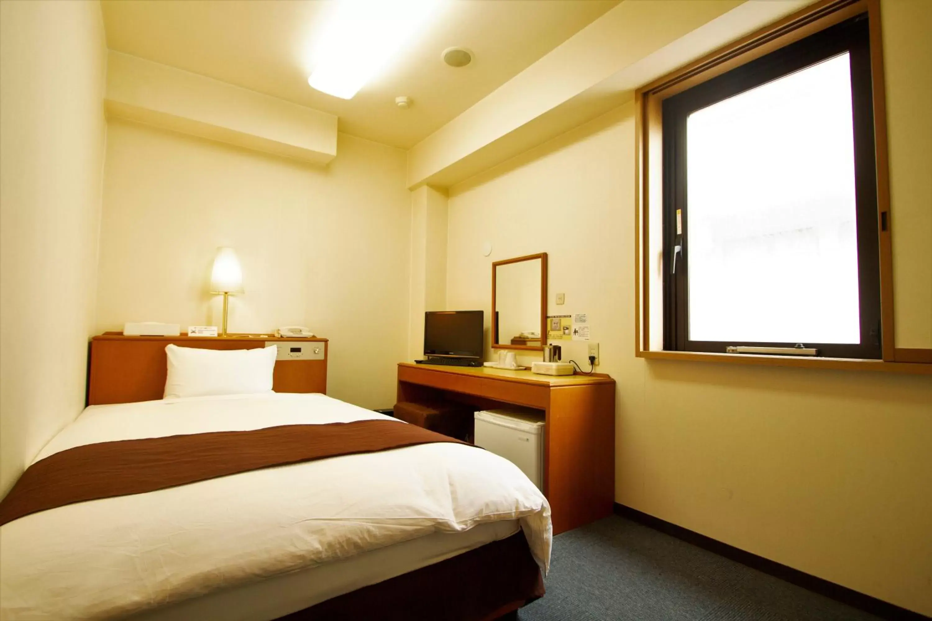 Photo of the whole room, Bed in 3s HOTEL HIRATSUKA