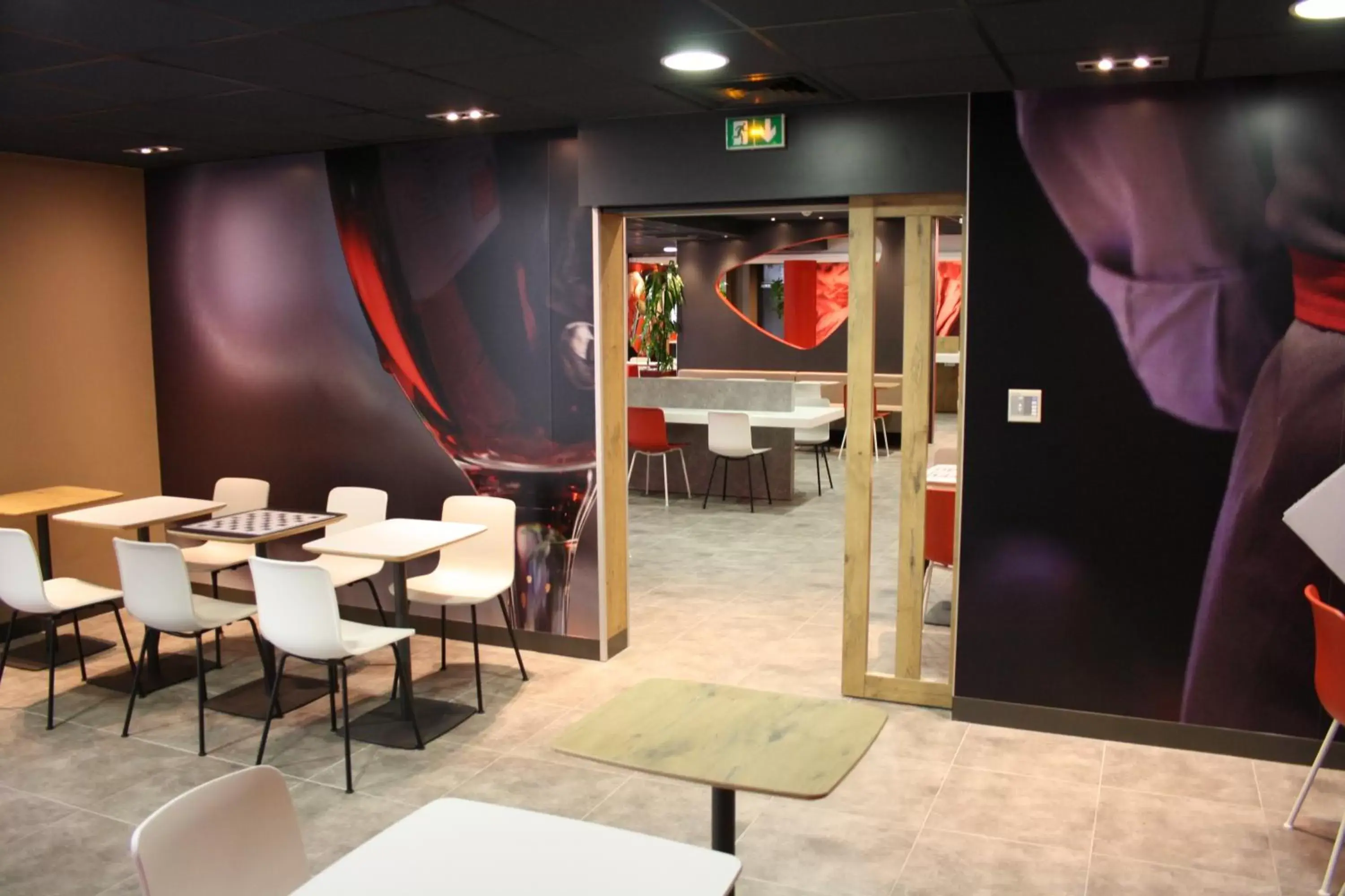 Restaurant/places to eat in ibis Lille Centre Gares