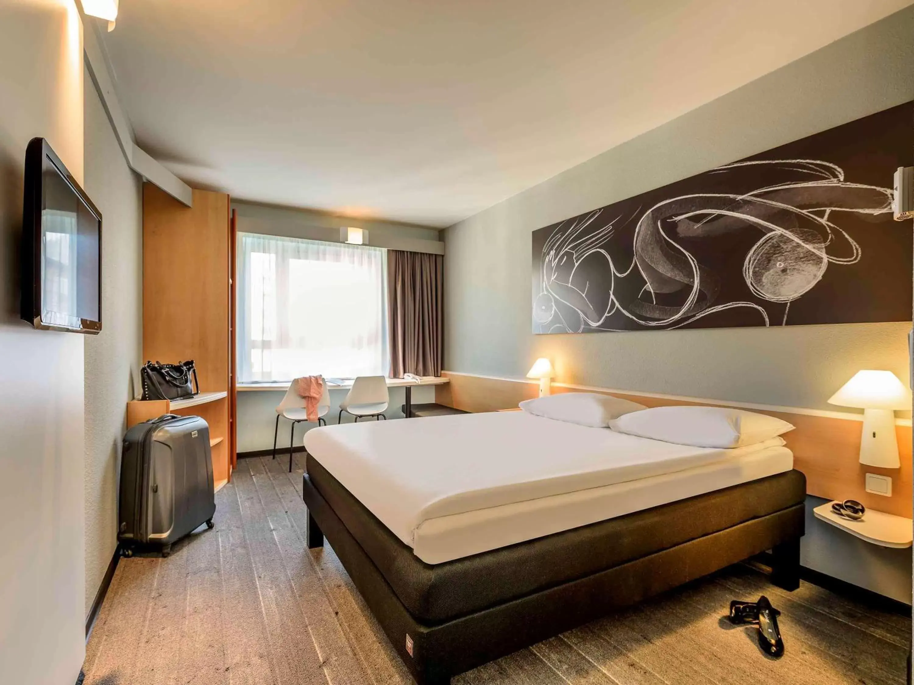 Photo of the whole room, Bed in Hotel Ibis Bregenz