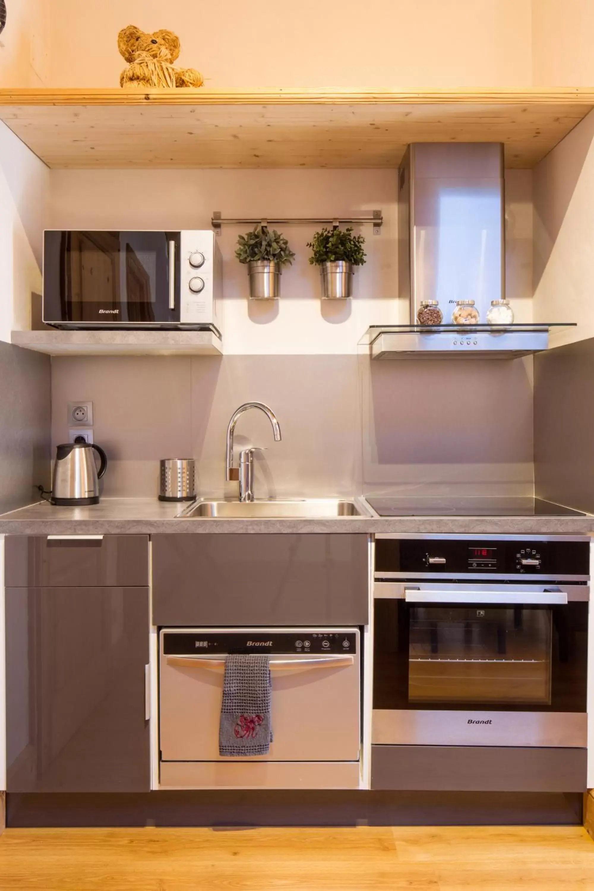 Kitchen or kitchenette, Kitchen/Kitchenette in Hôtel Le Labrador