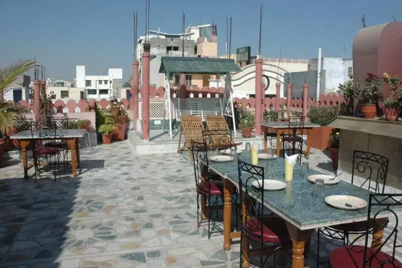 Restaurant/Places to Eat in The Maurvi Inn Restaurant/Places to Eat in The Maurvi Inn